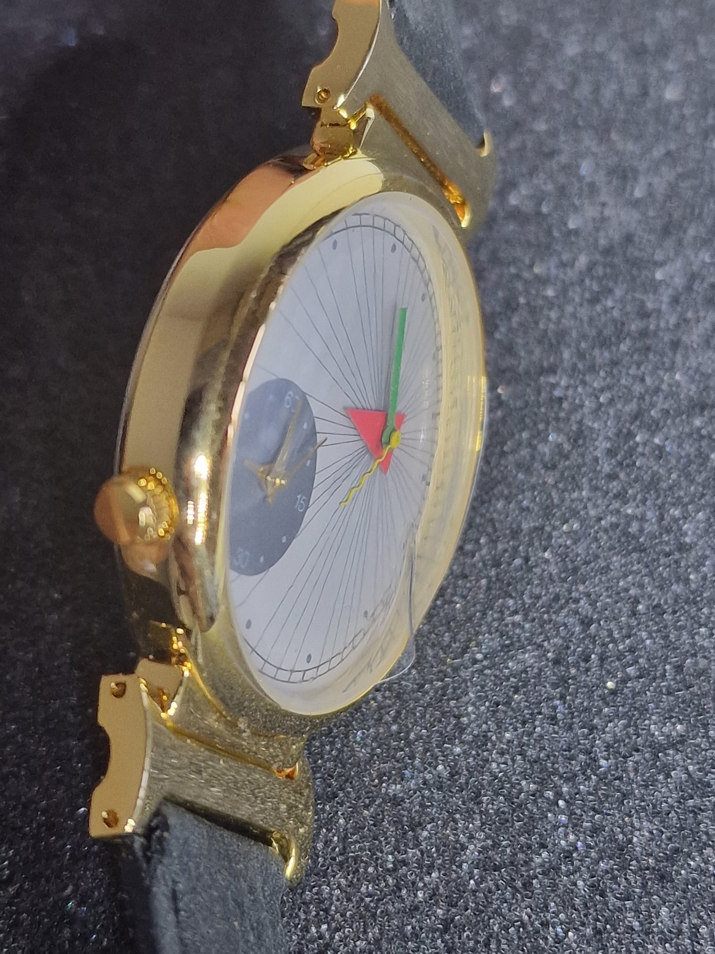π Unworn Dual-Time Quartz Wristwatch β 1970s, Top Condition, Old Stock