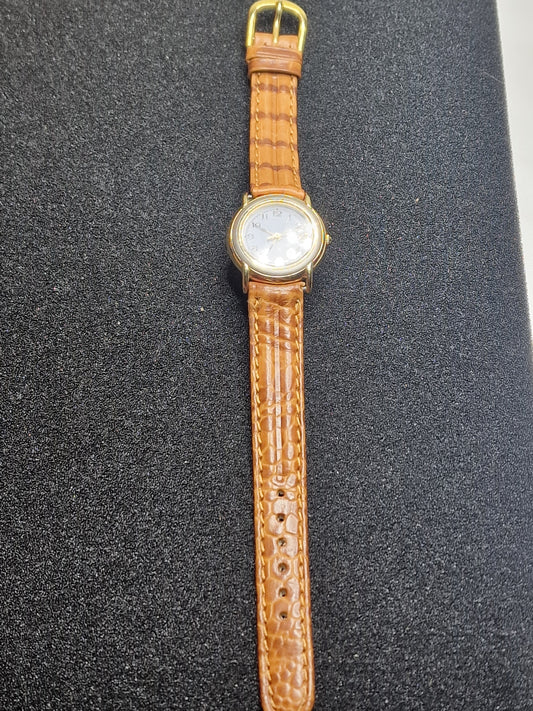 ⌚ Unworn Vintage Quartz Watch – Swiss Made, 1970s, Gold-Tone, Old Stock