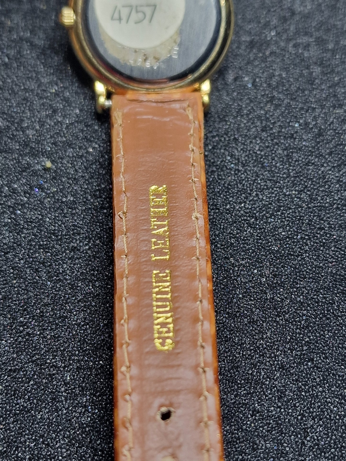 ⌚ Unworn Vintage Quartz Watch – Swiss Made, 1970s, Gold-Tone, Old Stock