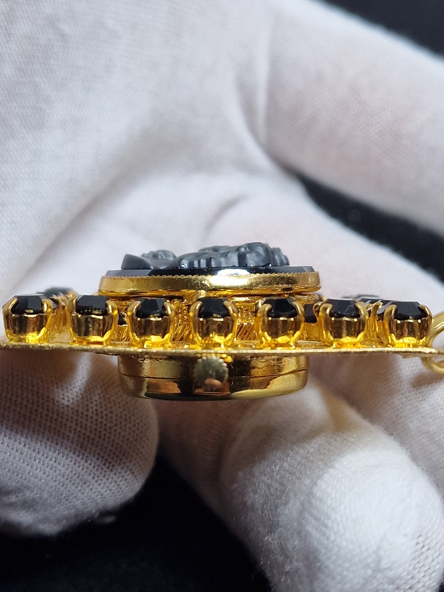 ⌚ Unworn Vintage Chain Watch – Swiss Made, Hand-Wound, 60s/70s, New Old Stock