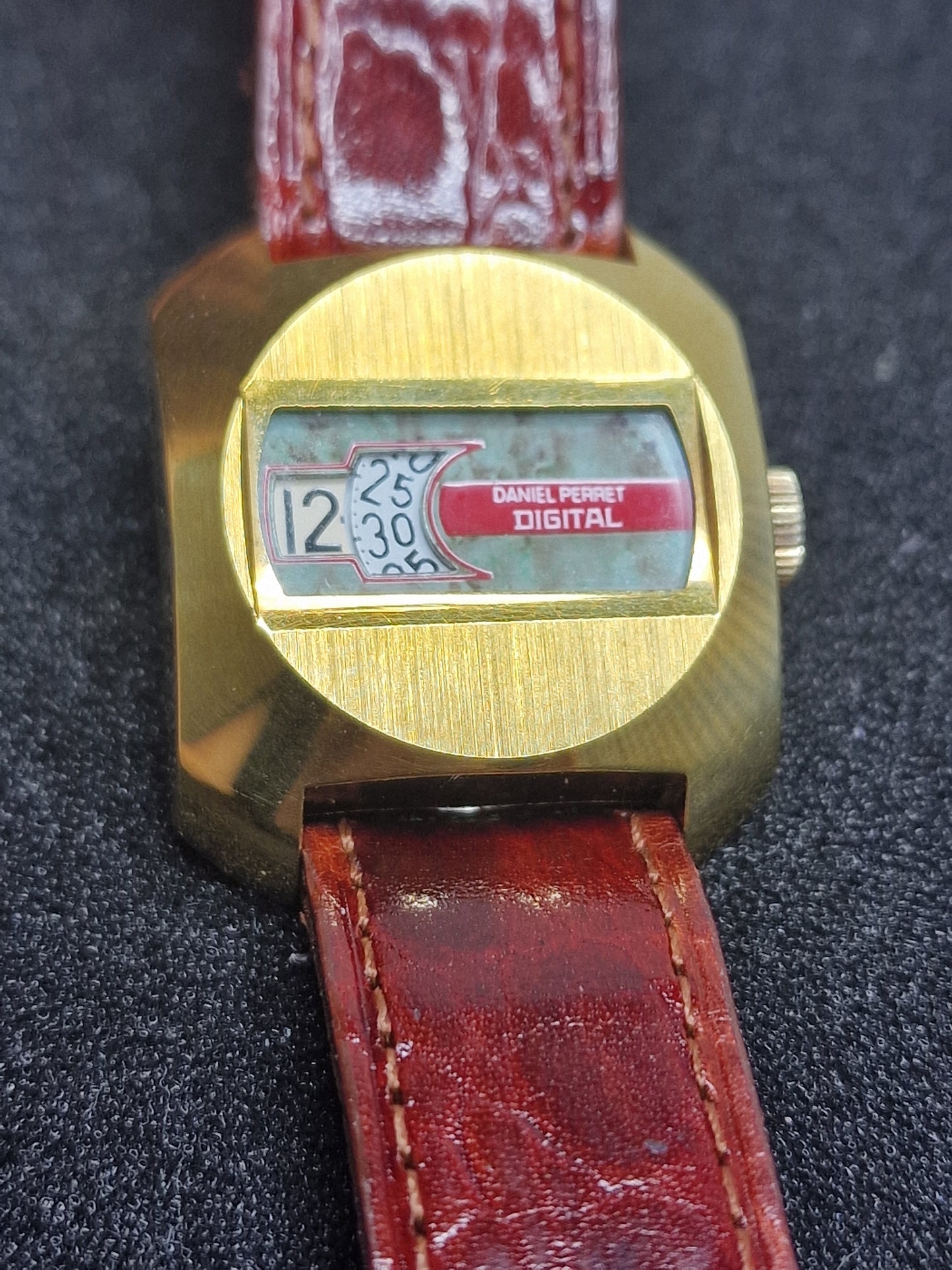 ⌚ Unworn Vintage Watch "DANIEL PERRET" – Swiss Made, Hand-Wound, 1960s, Old Stock