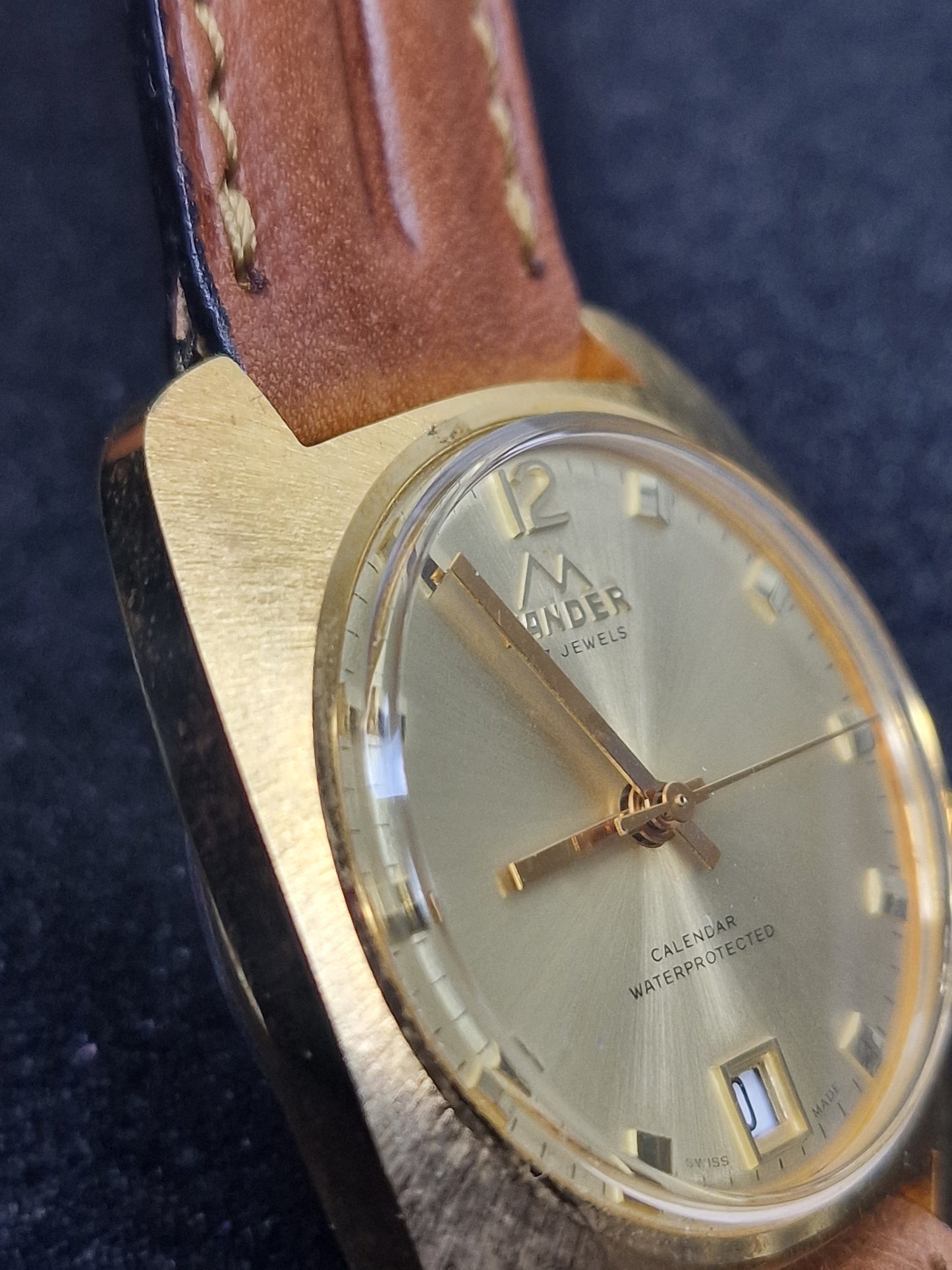 🕰️ Unworn Vintage Calendar Watch "KANDER" – Swiss Made, Hand-Wound, 60s/70s, Ultra Slim