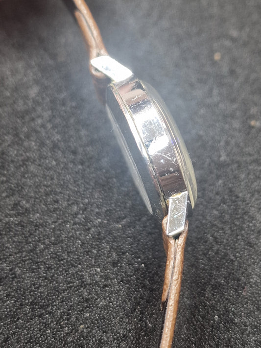 🌟 Elegant Vintage Mondia Ladies Watch – Swiss Made – 24 mm 🕰️