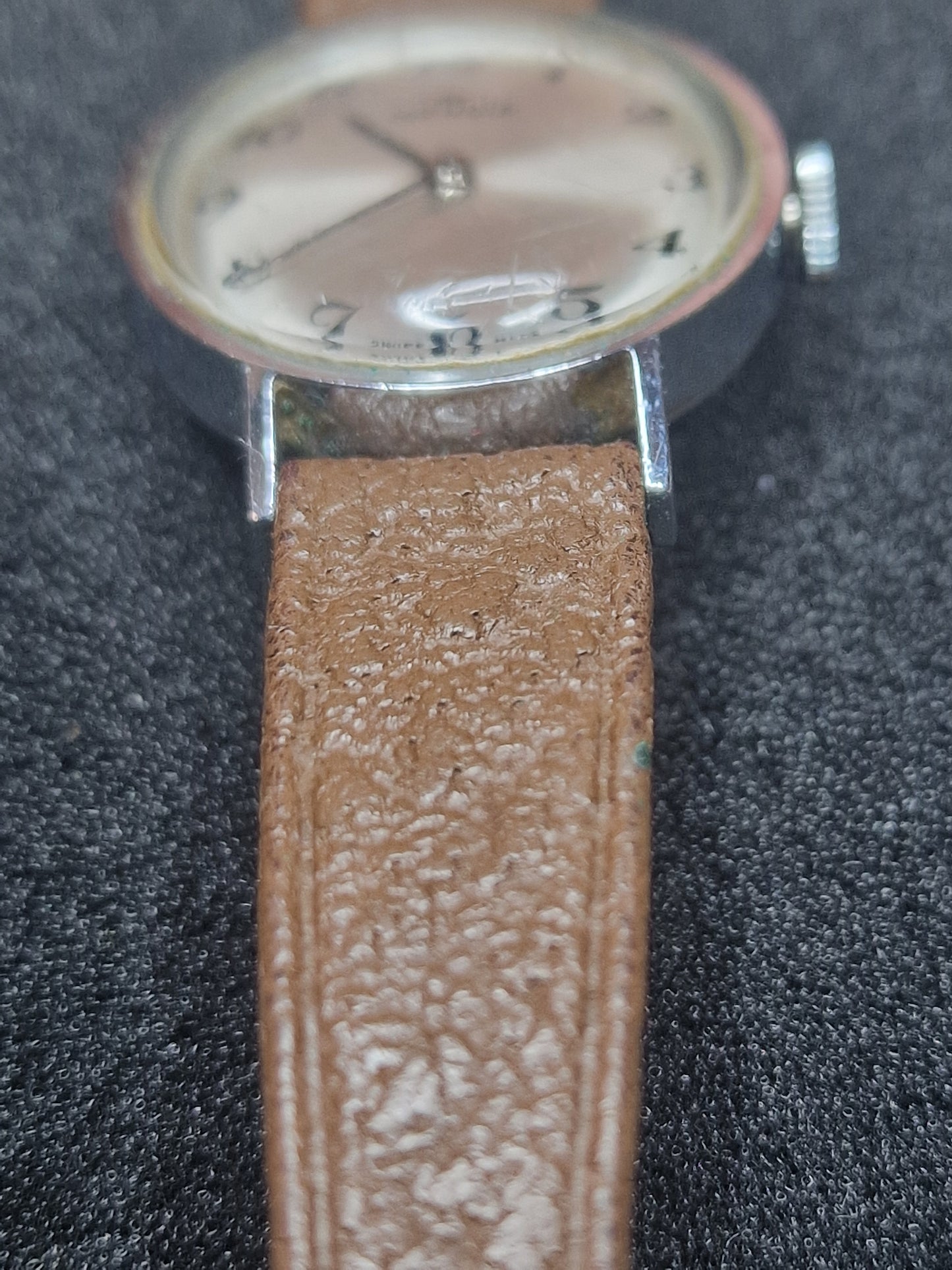 🌟 Elegant Vintage Mondia Ladies Watch – Swiss Made – 24 mm 🕰️