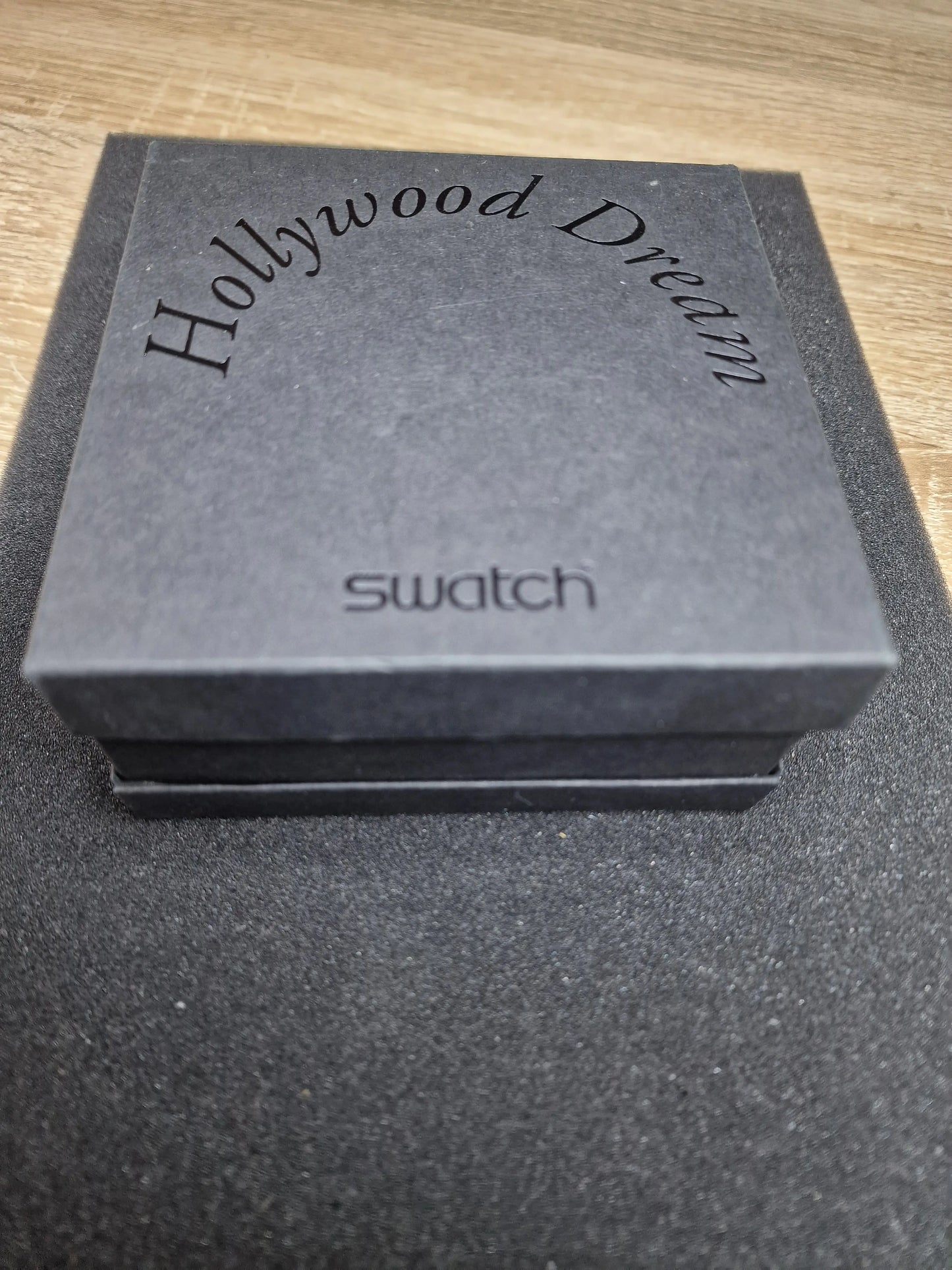 🟨 Swatch GZ116 Hollywood Dream (1990) – Rare Collector’s Piece