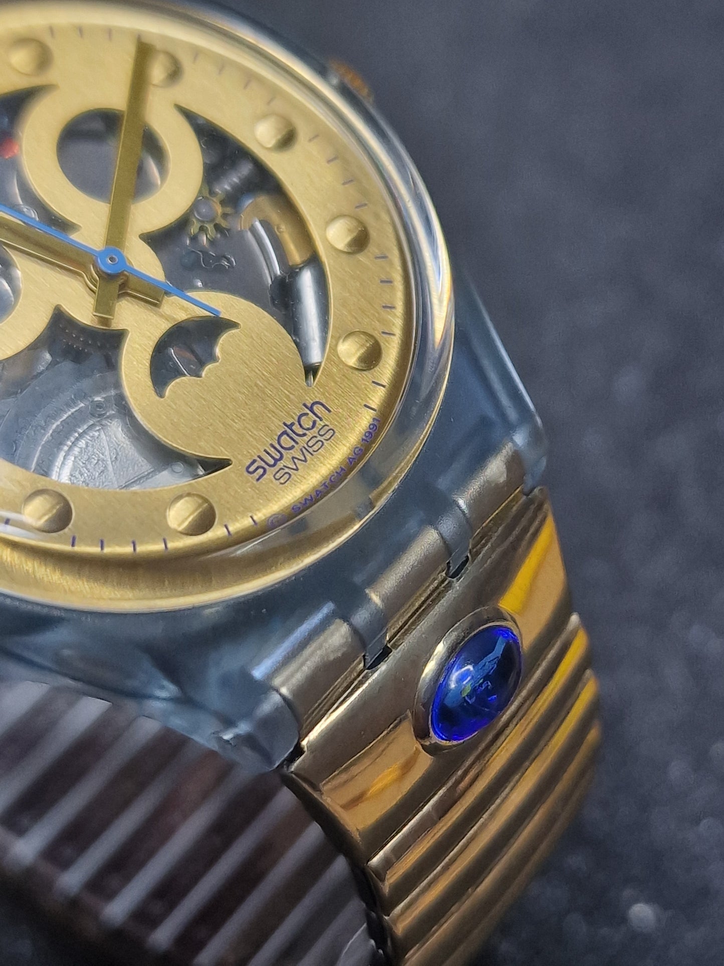 🕒 Swatch Flex GN123 “Gold Smile” (1992) – Rare Vintage Skeleton Watch