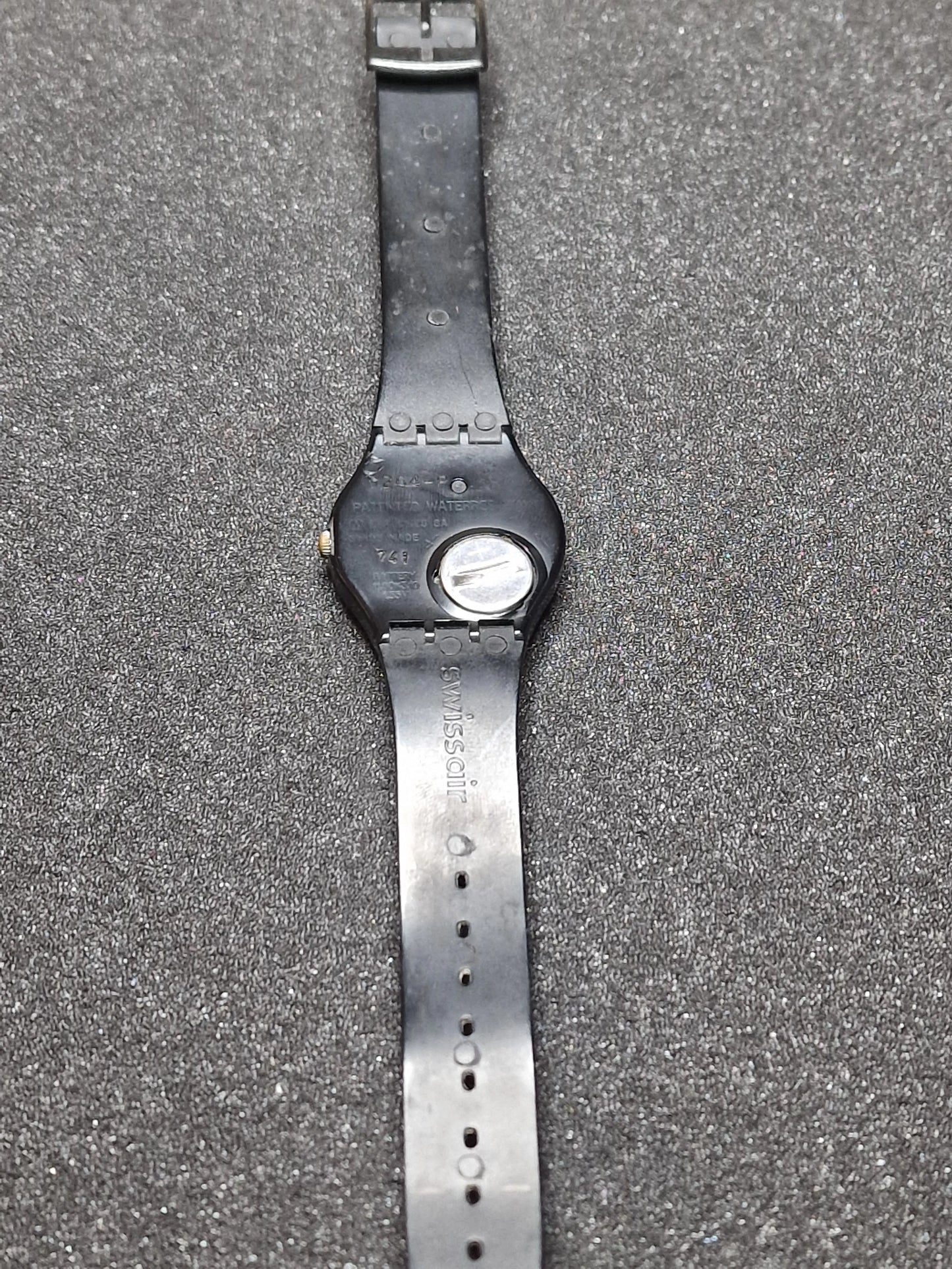 ✈️ Swatch GB703 “Swissair” (1986) – Rare Airline Edition