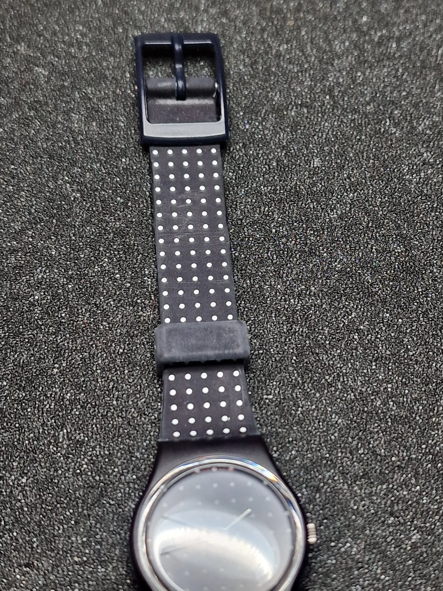 ⚪ Swatch Lady LN104 “Biarritz” (1988) – Elegant Polka Dot Classic