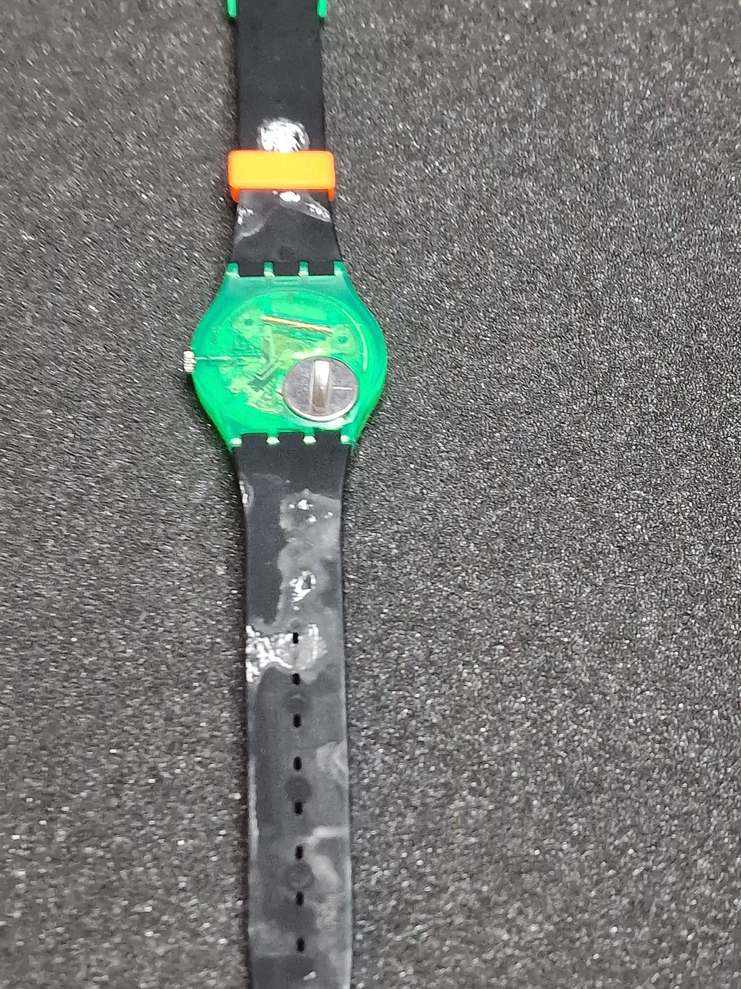 💚 Swatch GG106 “Neo Rider” (1988) – Techno Neon Classic