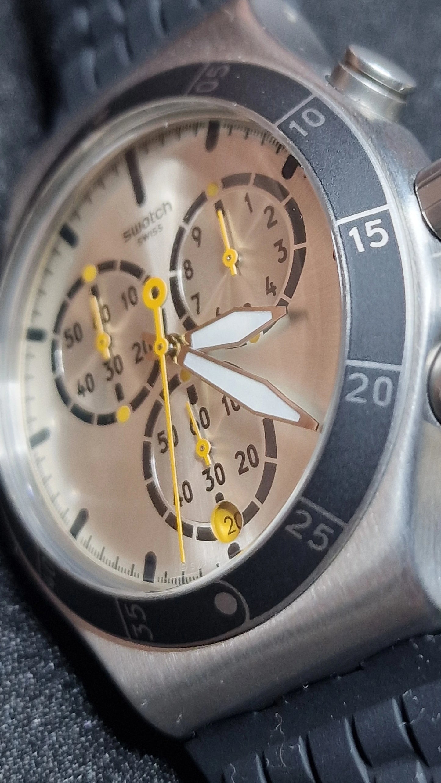 🕹️ Swatch Irony Chrono YVS420 “Jump High” (AG 2014) – sporty chrono with killer lume ✨