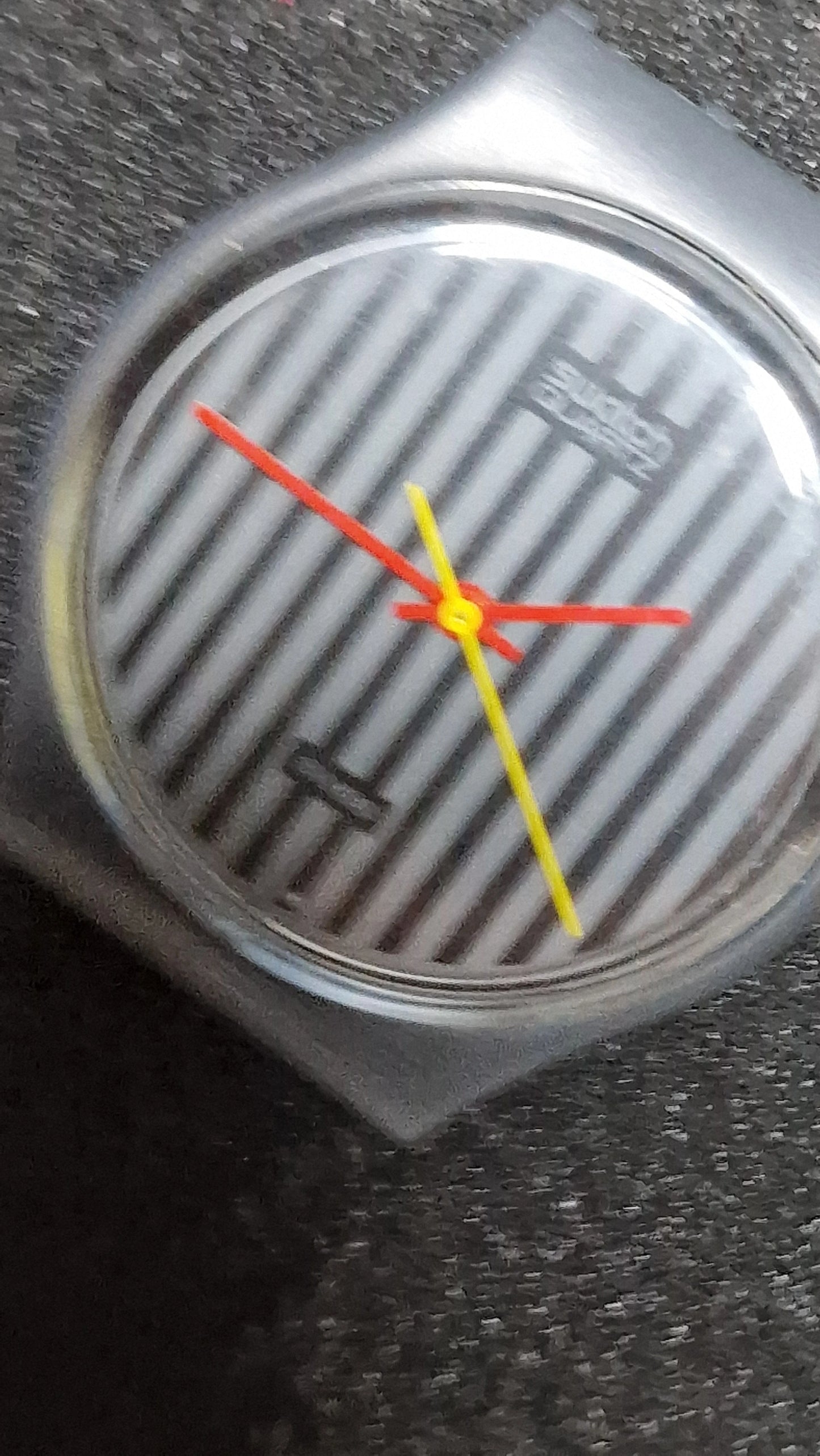 ⌚️ For Sale: Swatch Originals GA102 “Pinstripe” (1985) 🖤🟨