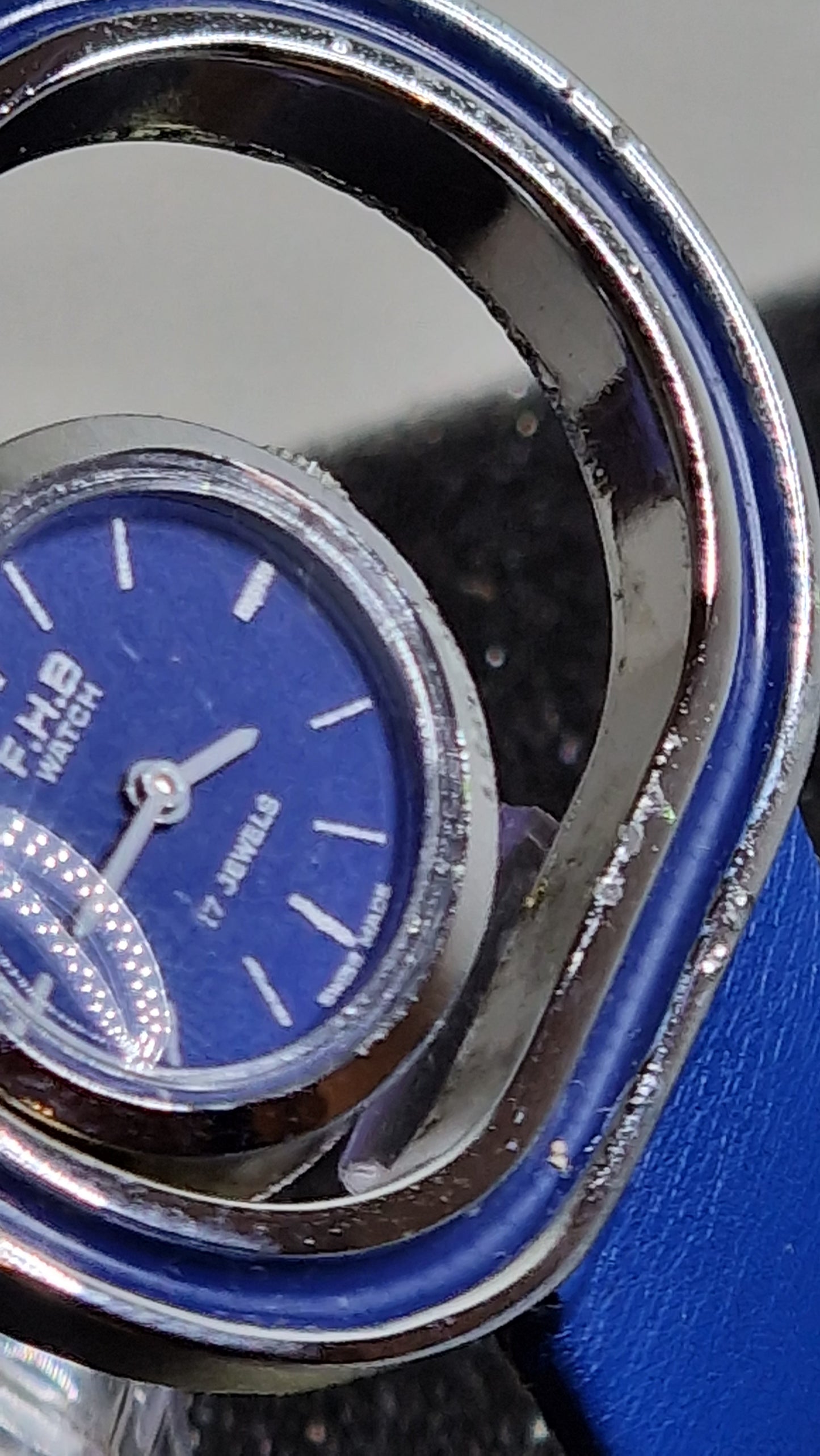 💎 Unworn Vintage Women’s Watch – Hand-Wound, Late 1960s, Swiss Made, Blue Strap