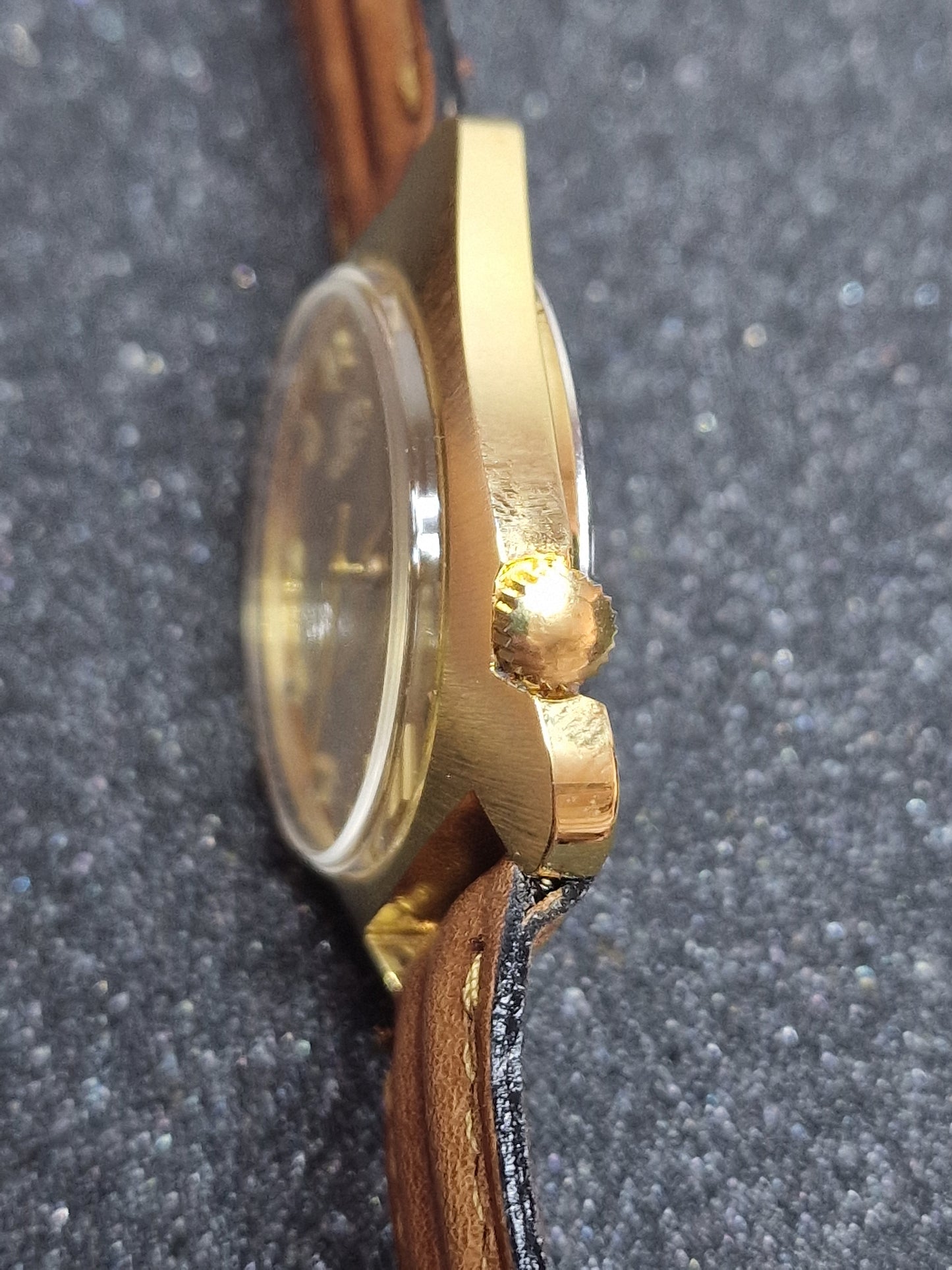 🕰️ Unworn Vintage Calendar Watch "KANDER" – Swiss Made, Hand-Wound, 60s/70s, Ultra Slim