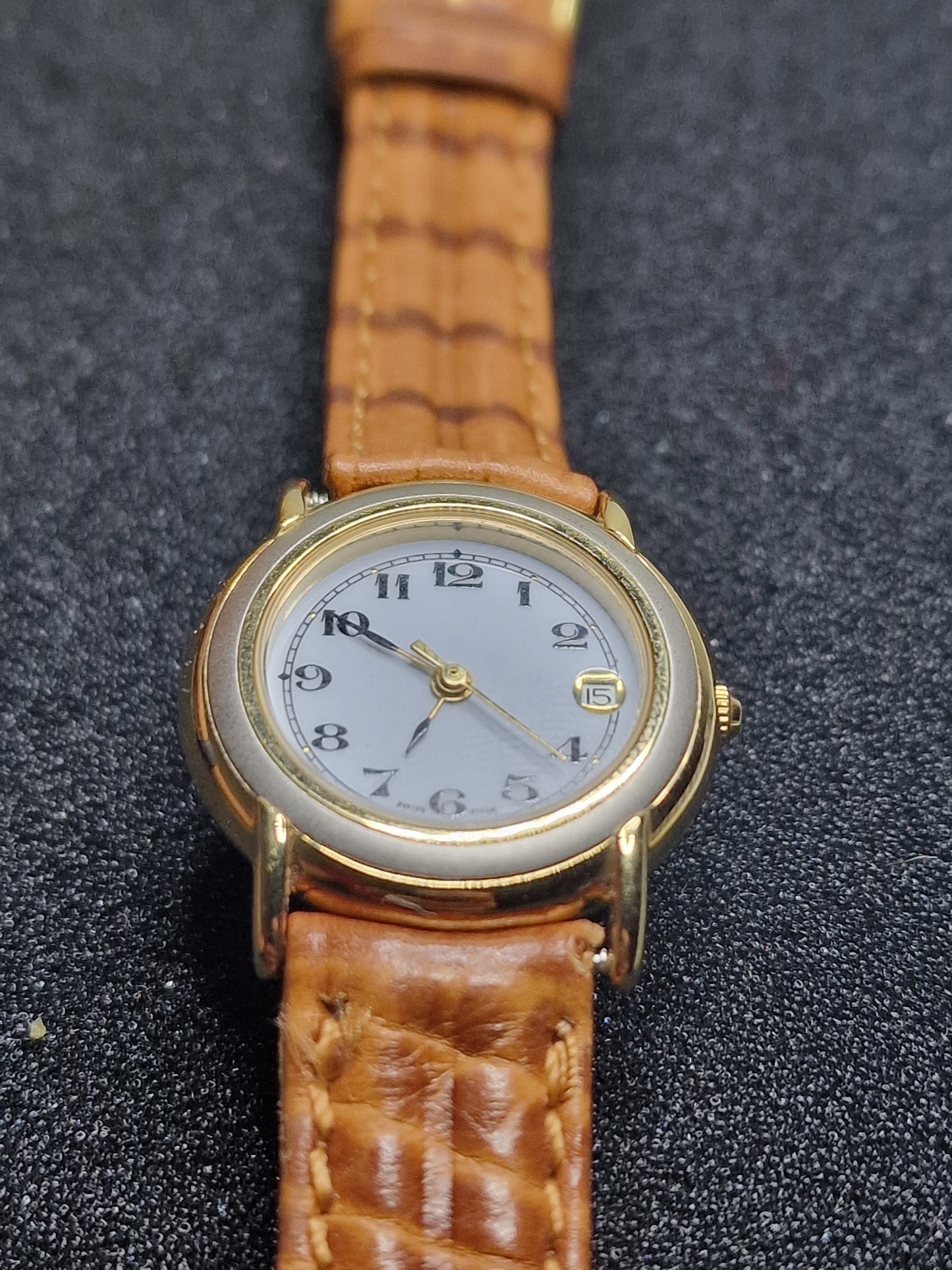⌚ Unworn Vintage Quartz Watch – Swiss Made, 1970s, Gold-Tone, Old Stock