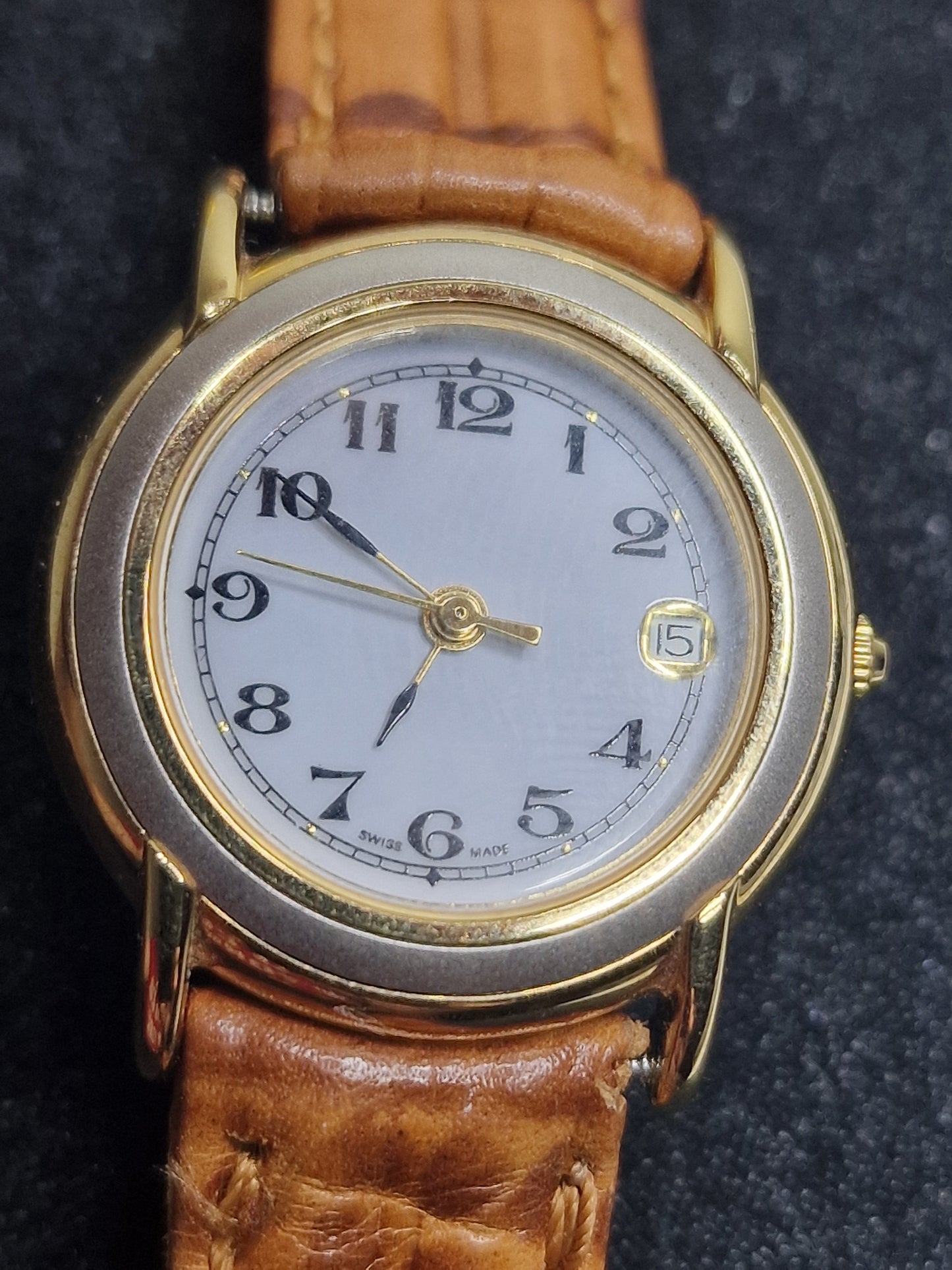 ⌚ Unworn Vintage Quartz Watch – Swiss Made, 1970s, Gold-Tone, Old Stock