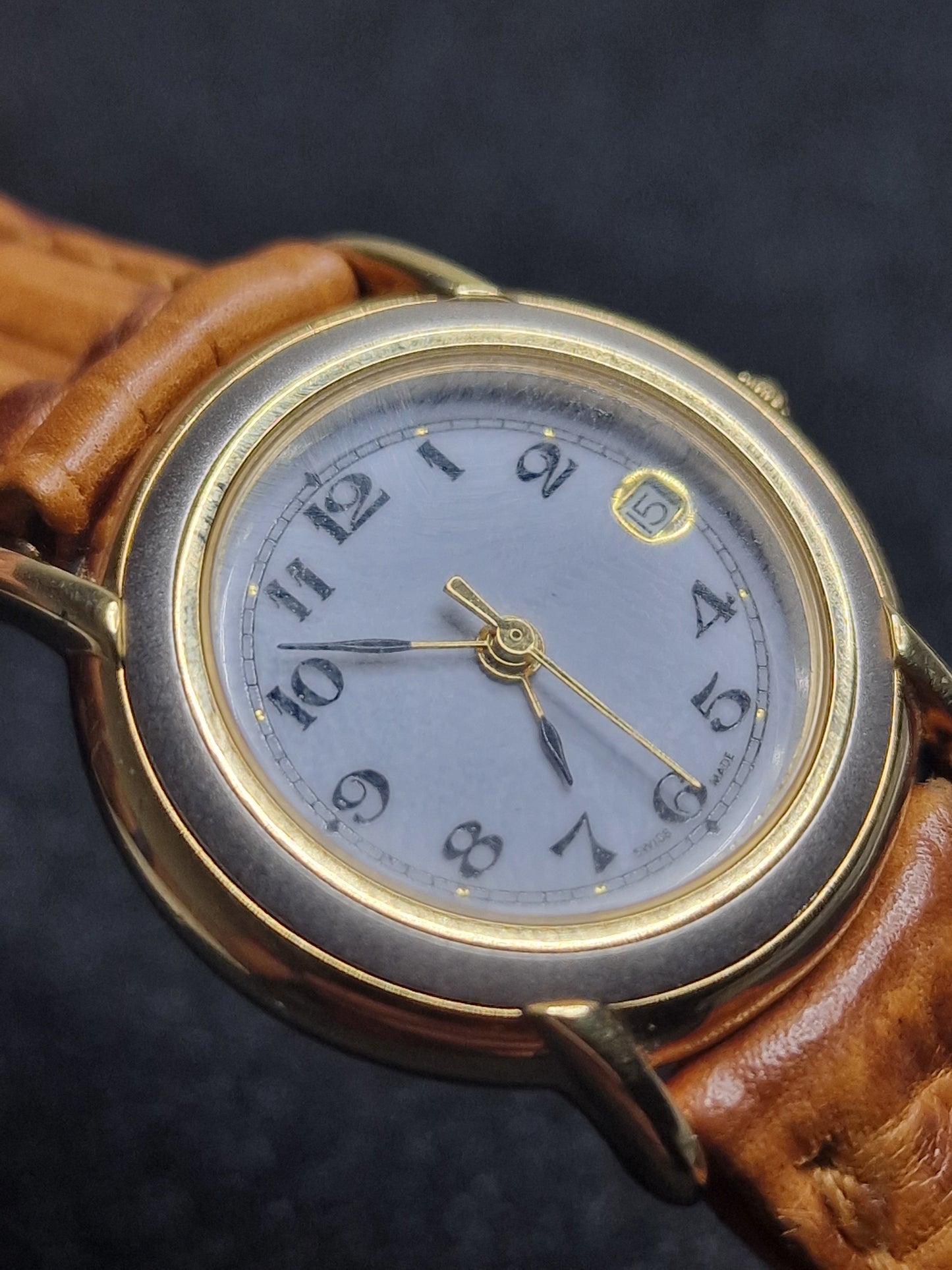⌚ Unworn Vintage Quartz Watch – Swiss Made, 1970s, Gold-Tone, Old Stock