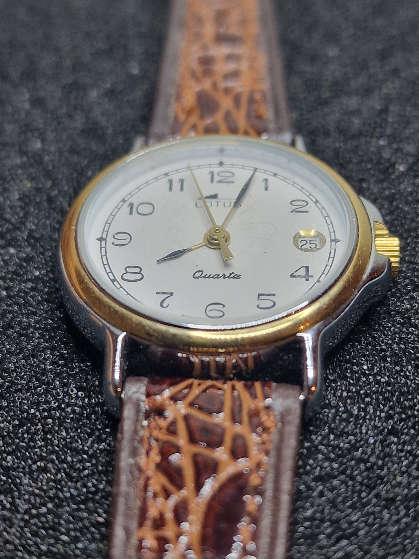 ⌚ Unworn Vintage Quartz Watch "LOTUS" – Swiss Made, Date Display, 1970s, Old Stock
