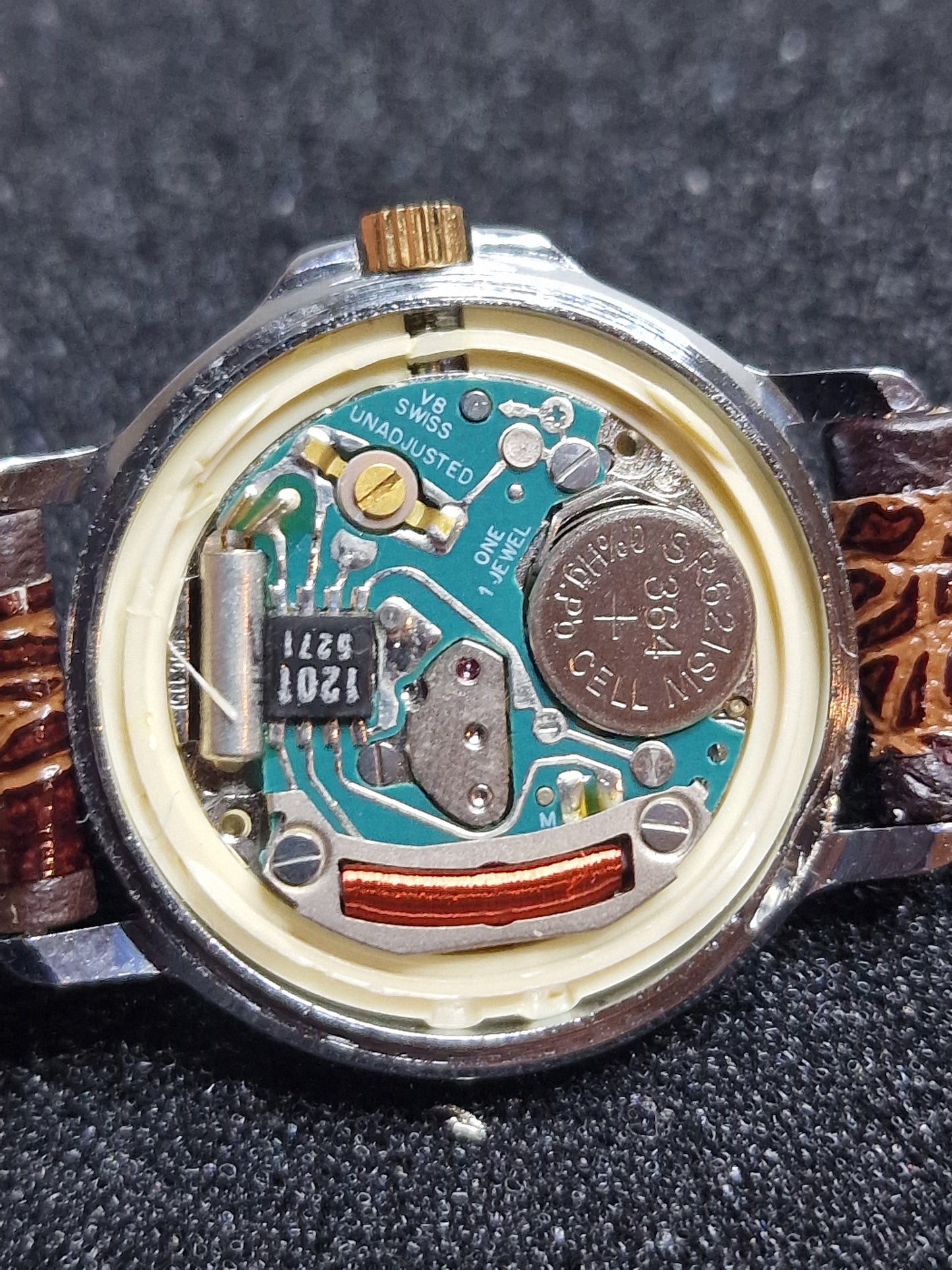 ⌚ Unworn Vintage Quartz Watch "LOTUS" – Swiss Made, Date Display, 1970s, Old Stock