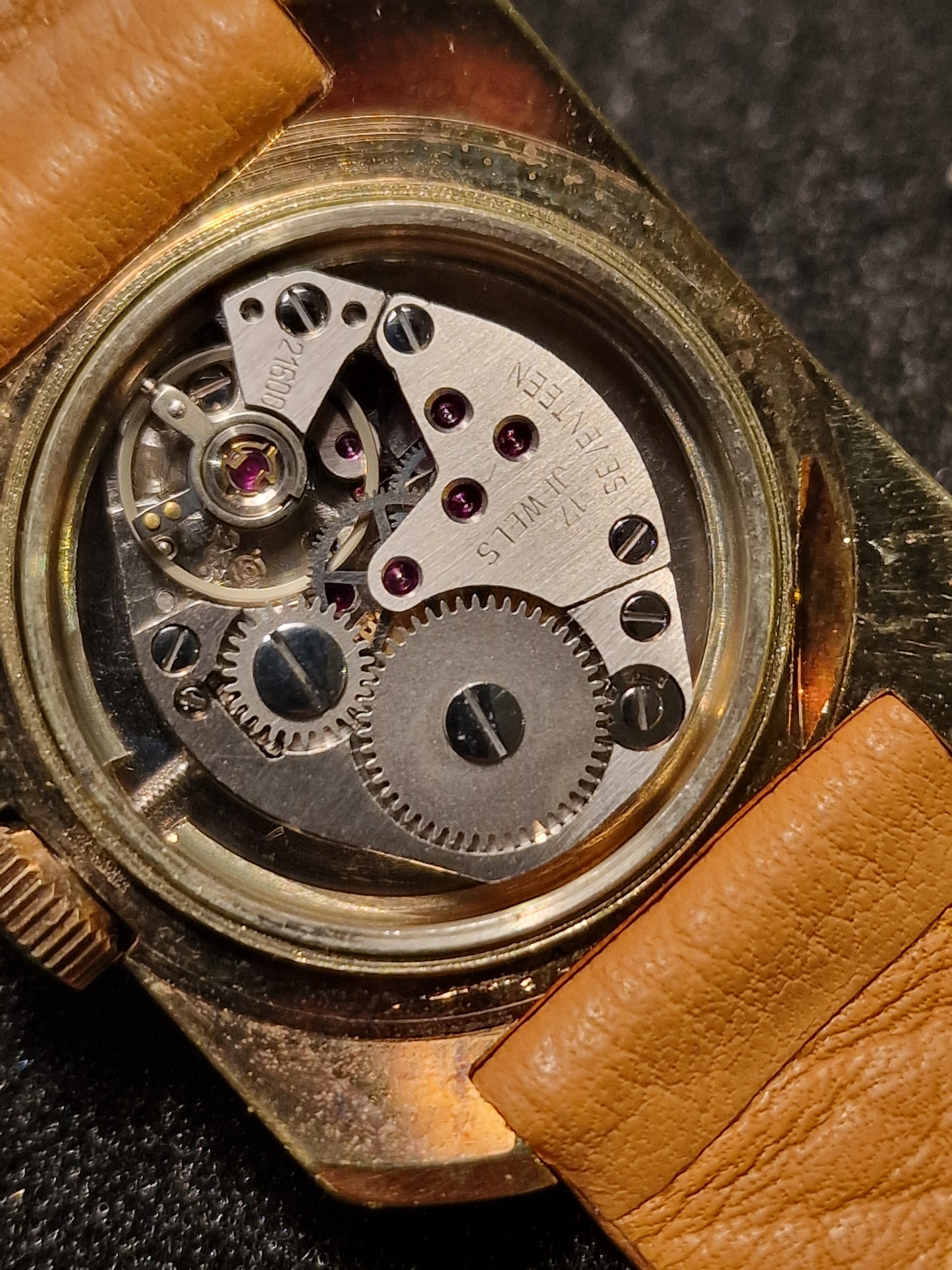 ⌚ Unworn Vintage Watch "DANIEL PERRET" – Swiss Made, Hand-Wound, 1960s, Old Stock