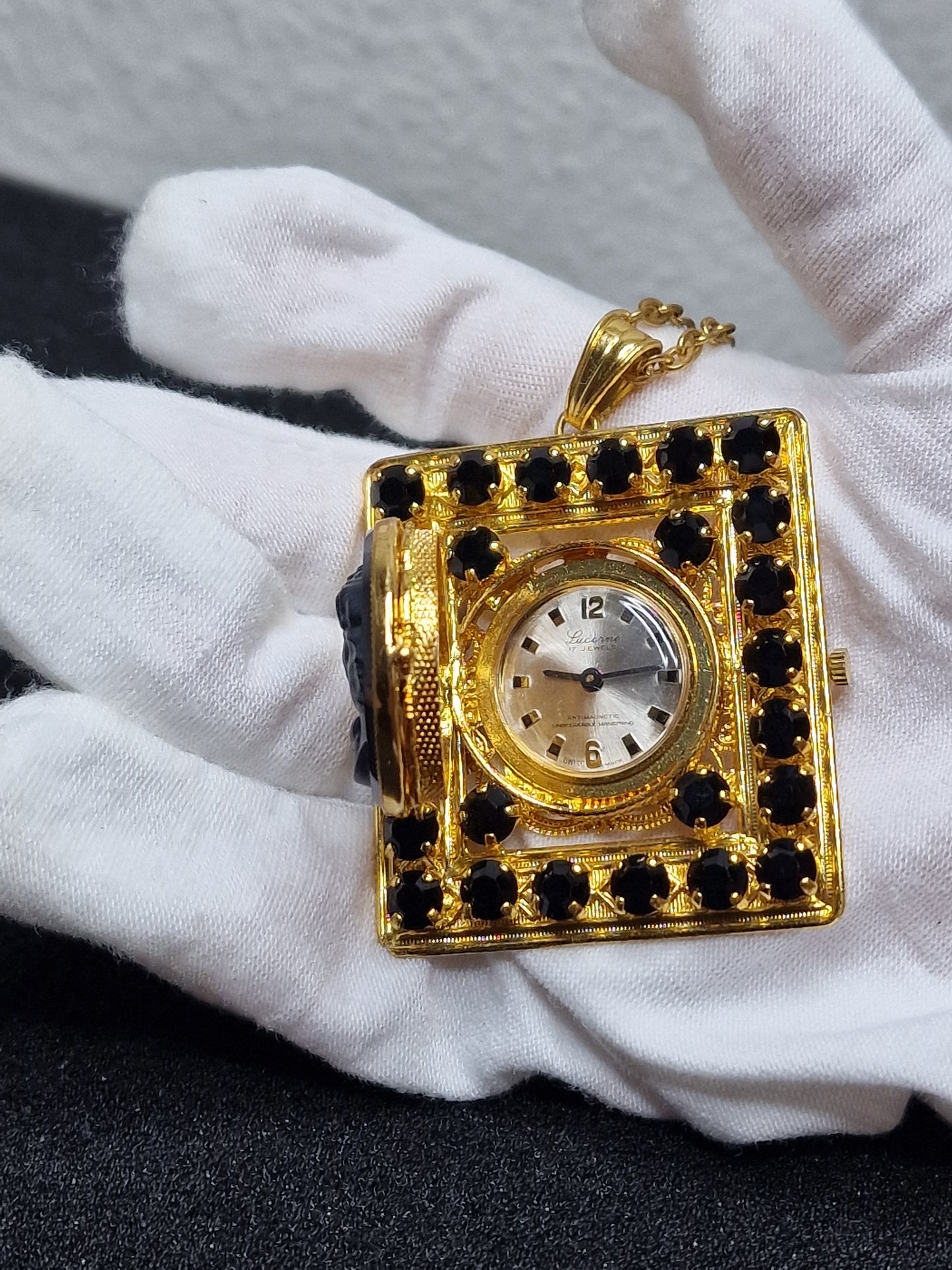 ⌚ Unworn Vintage Chain Watch – Swiss Made, Hand-Wound, 60s/70s, New Old Stock