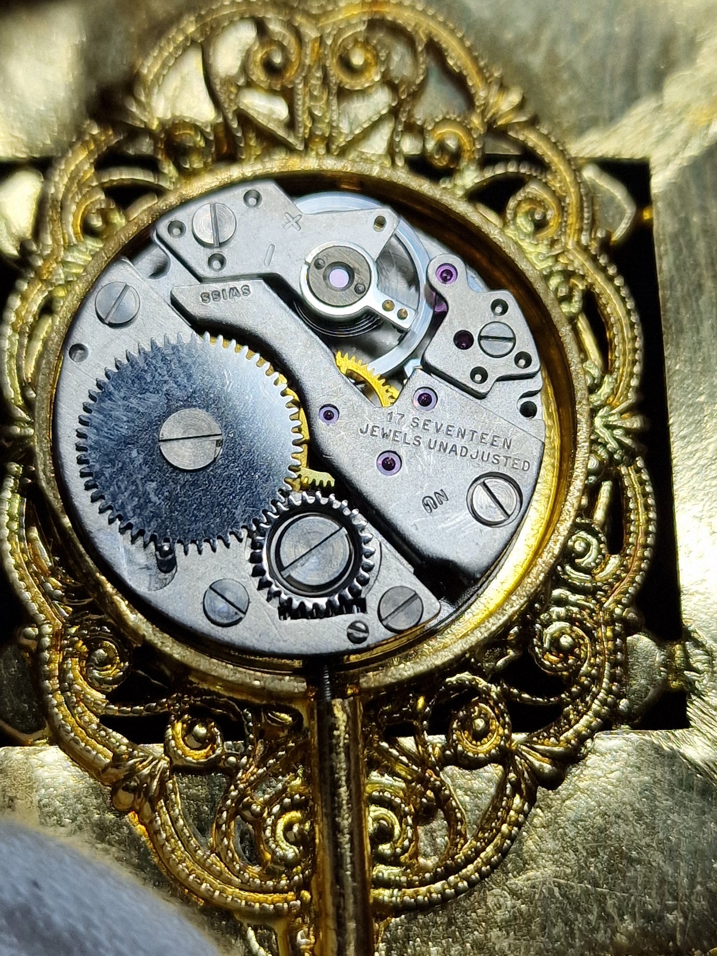 ⌚ Unworn Vintage Chain Watch – Swiss Made, Hand-Wound, 60s/70s, New Old Stock