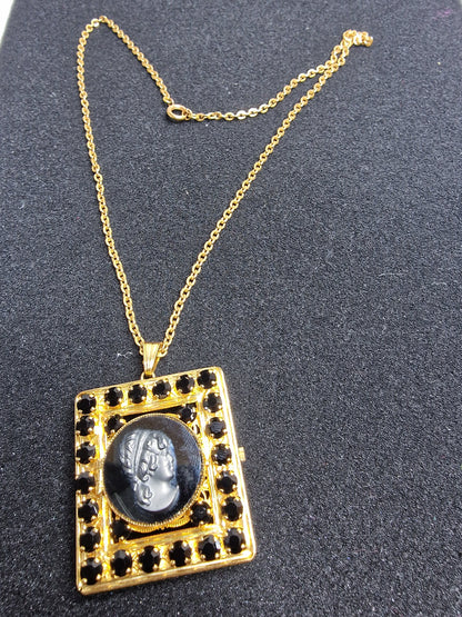 ⌚ Unworn Vintage Chain Watch – Swiss Made, Hand-Wound, 60s/70s, New Old Stock