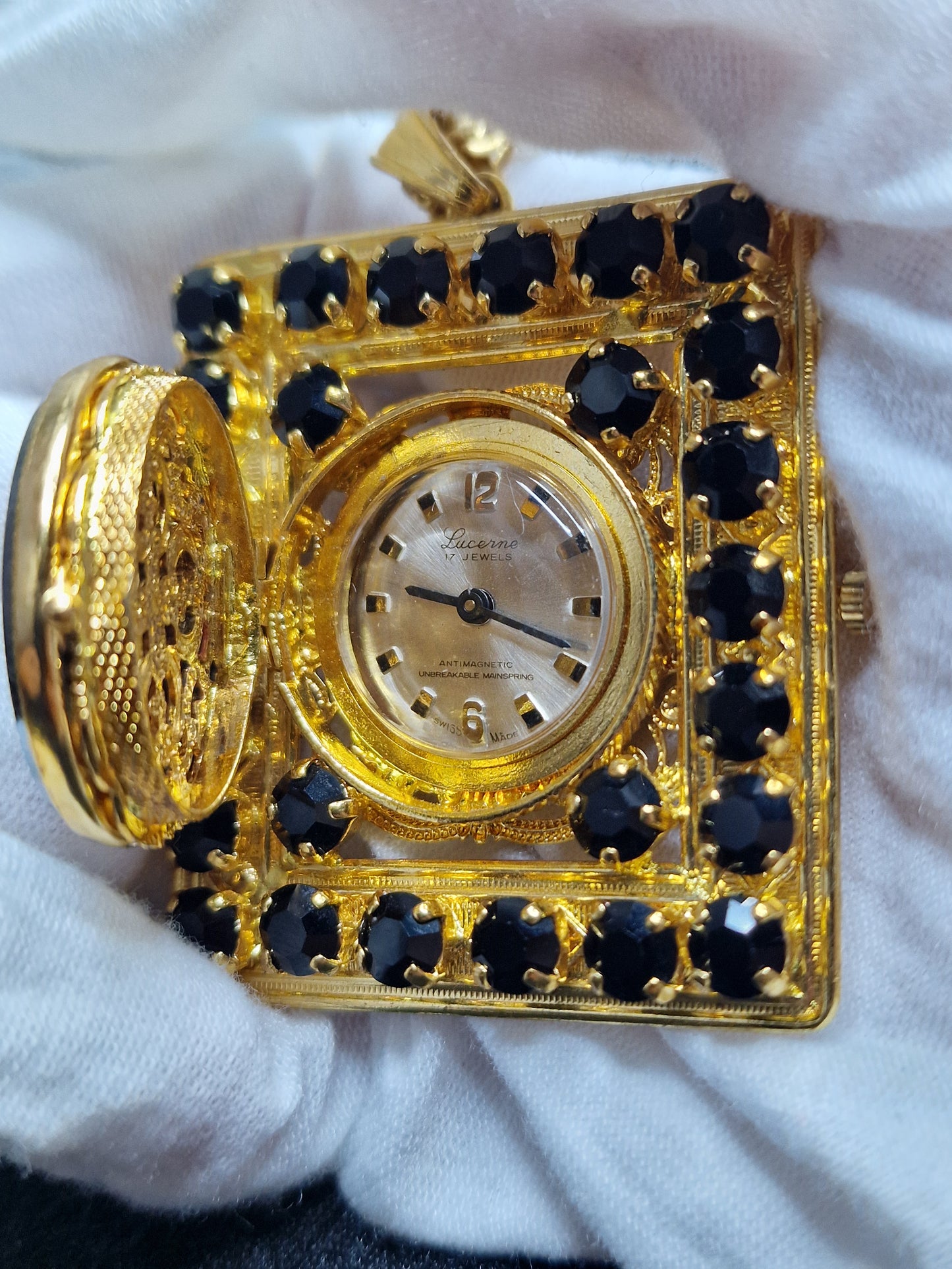 ⌚ Unworn Vintage Chain Watch – Swiss Made, Hand-Wound, 60s/70s, New Old Stock