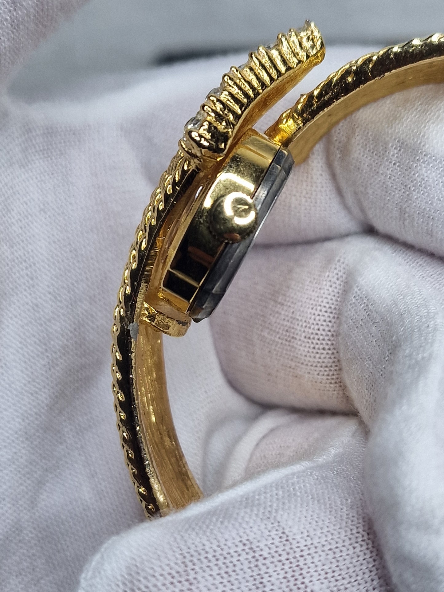 💎 Vintage Ladies’ Clasp Watch – RAVISA | Hand-Wound | Swiss Made | 1960s | NOS