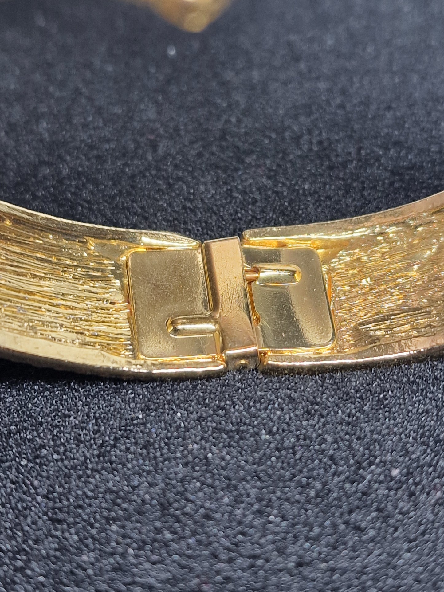 💎 Vintage Ladies’ Clasp Watch – RAVISA | Hand-Wound | Swiss Made | 1960s | NOS