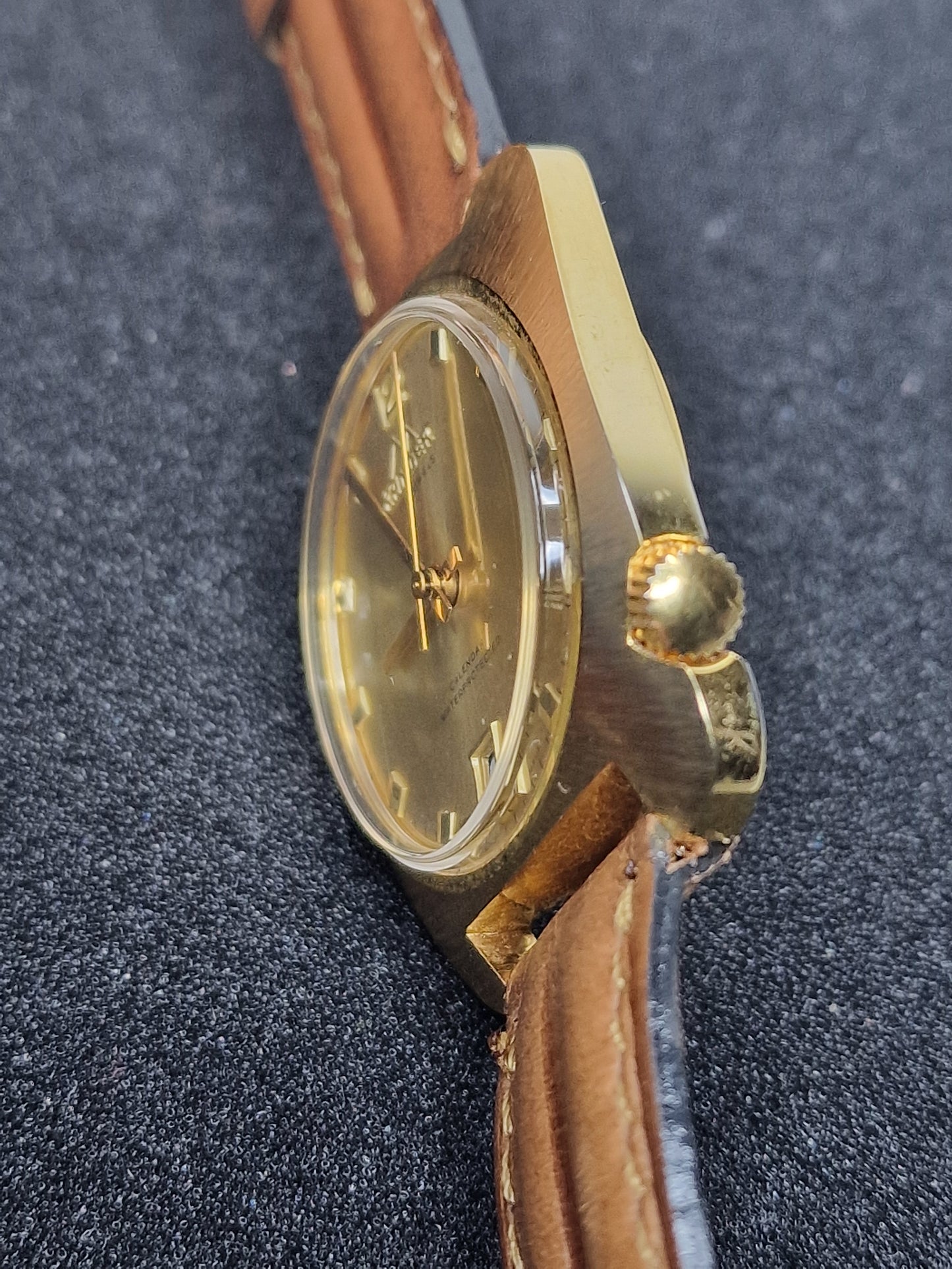 🕰️ Unworn Vintage Calendar Watch "KANDER" – Swiss Made, Hand-Wound, 60s/70s, Ultra Slim