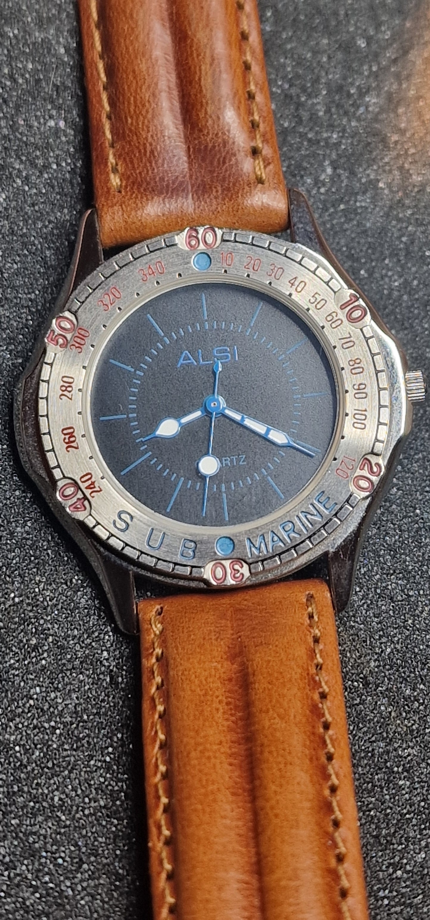 🕶️ Unworn Vintage Quartz Watch "ALSI Sub Marine" – Swiss Made, 36mm, Old Stock