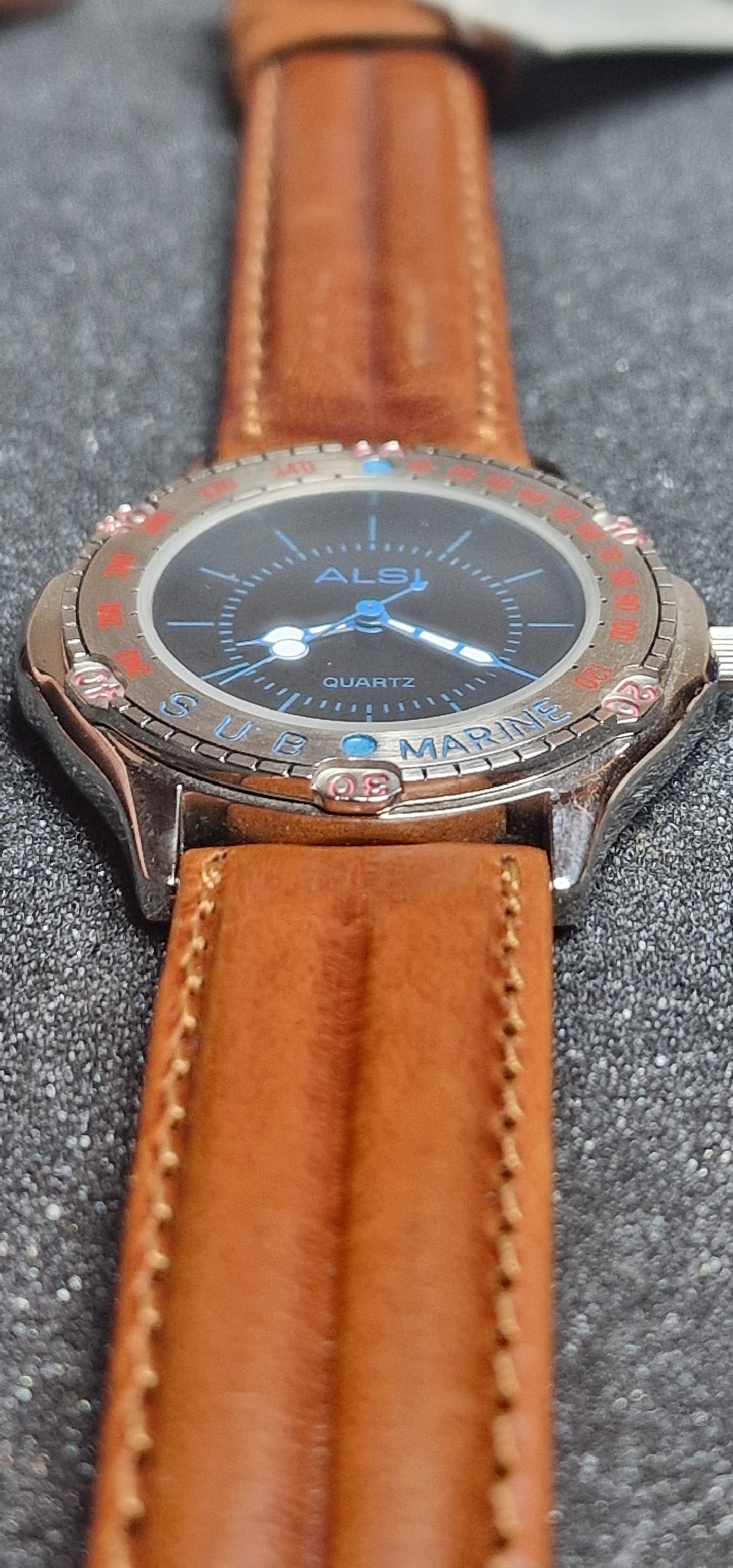 🕶️ Unworn Vintage Quartz Watch "ALSI Sub Marine" – Swiss Made, 36mm, Old Stock