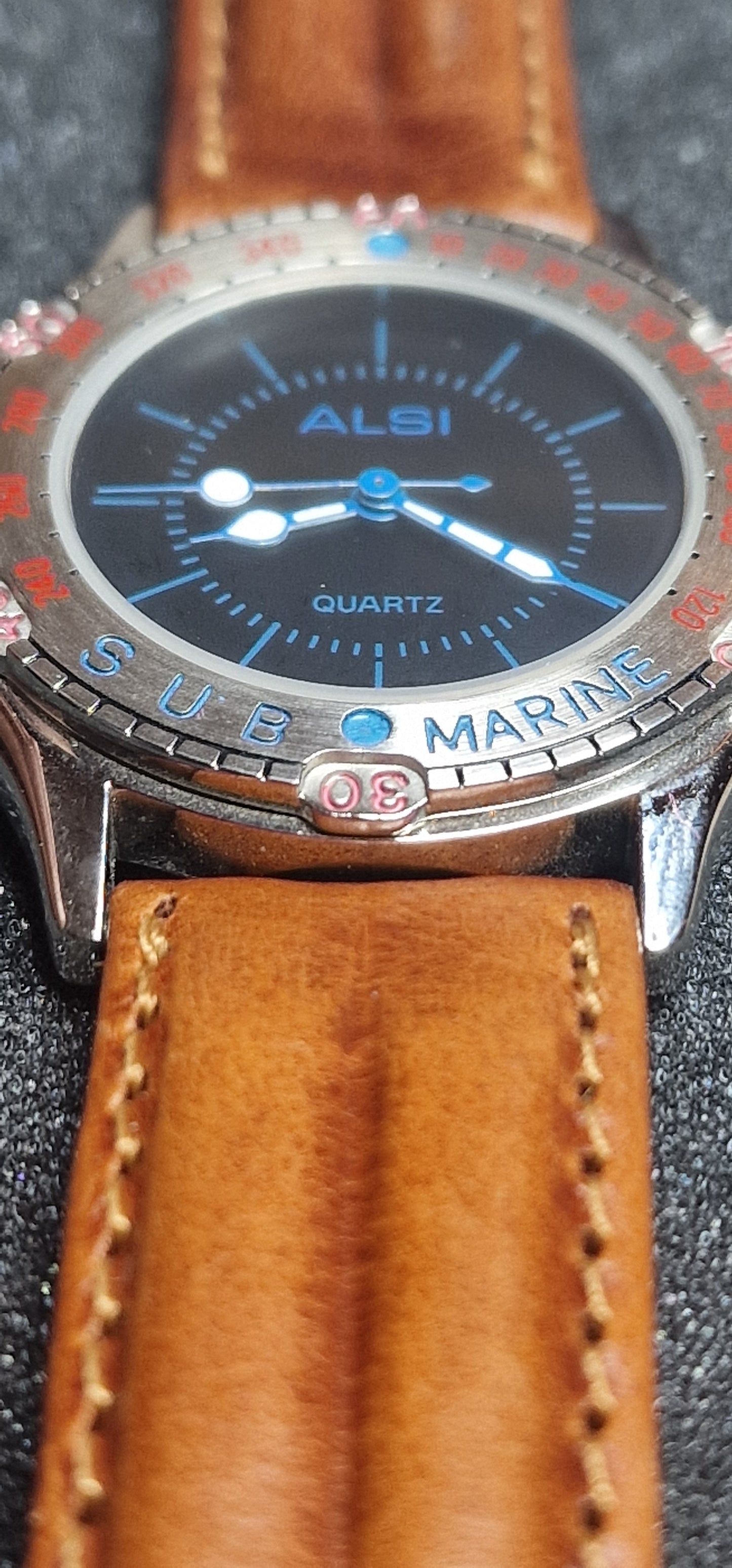 🕶️ Unworn Vintage Quartz Watch "ALSI Sub Marine" – Swiss Made, 36mm, Old Stock