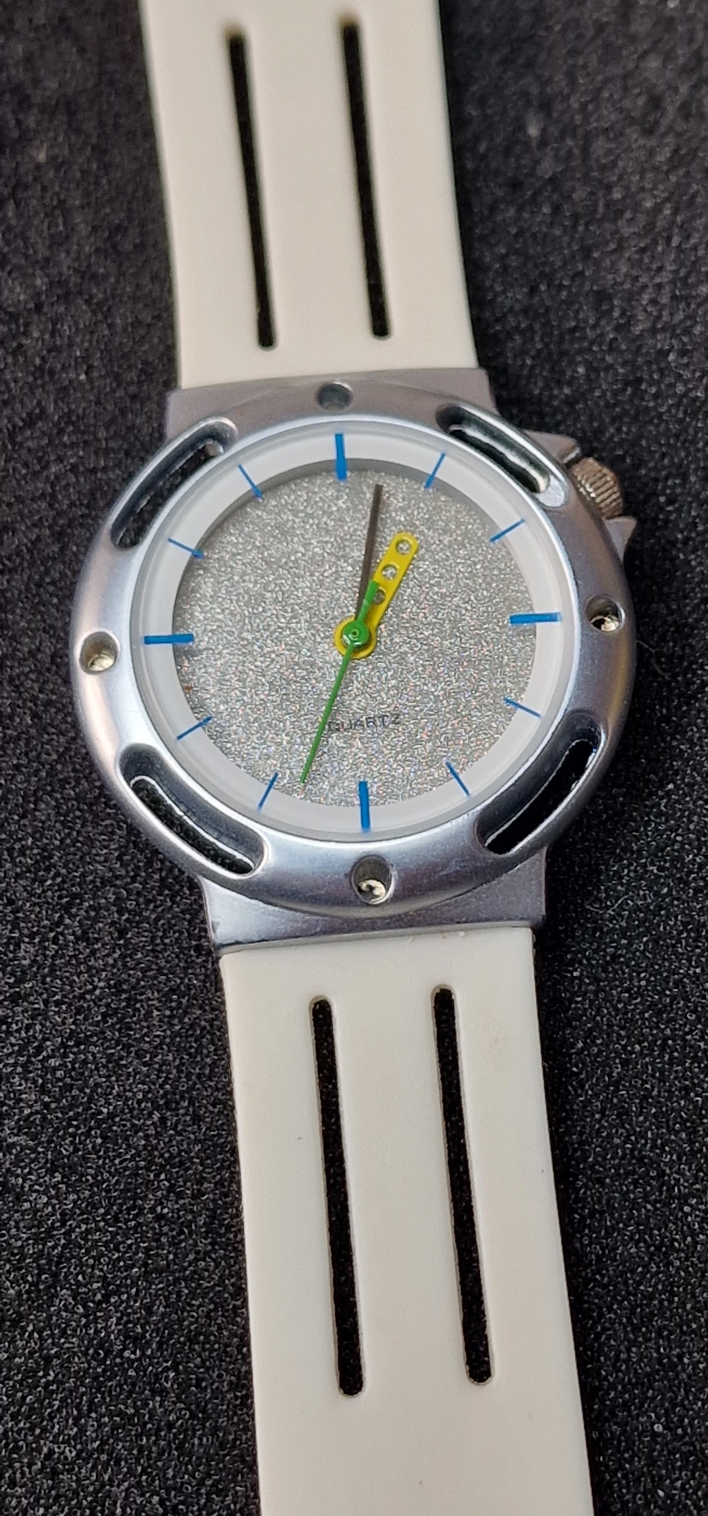 ⭐ Vintage 80s/90s Quartz Watch – 7 Jewels, 28mm, New Battery, Unworn