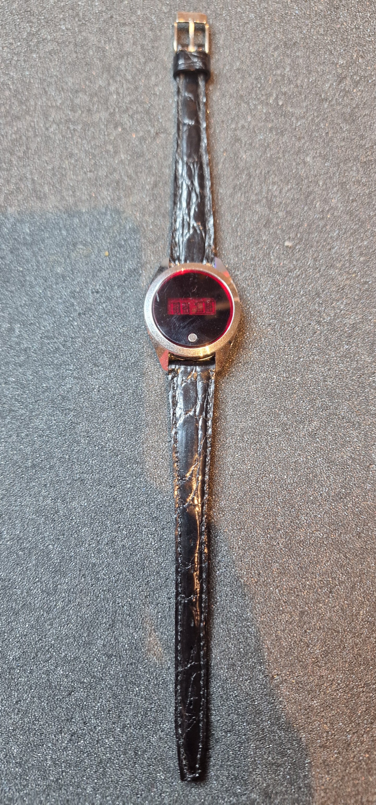 🔴 Vintage LED Women’s Watch – Red Display, 1960s/1970s, 25mm, Old Stock