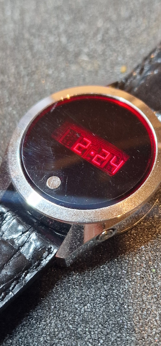 🔴 Vintage LED Women’s Watch – Red Display, 1960s/1970s, 25mm, Old Stock