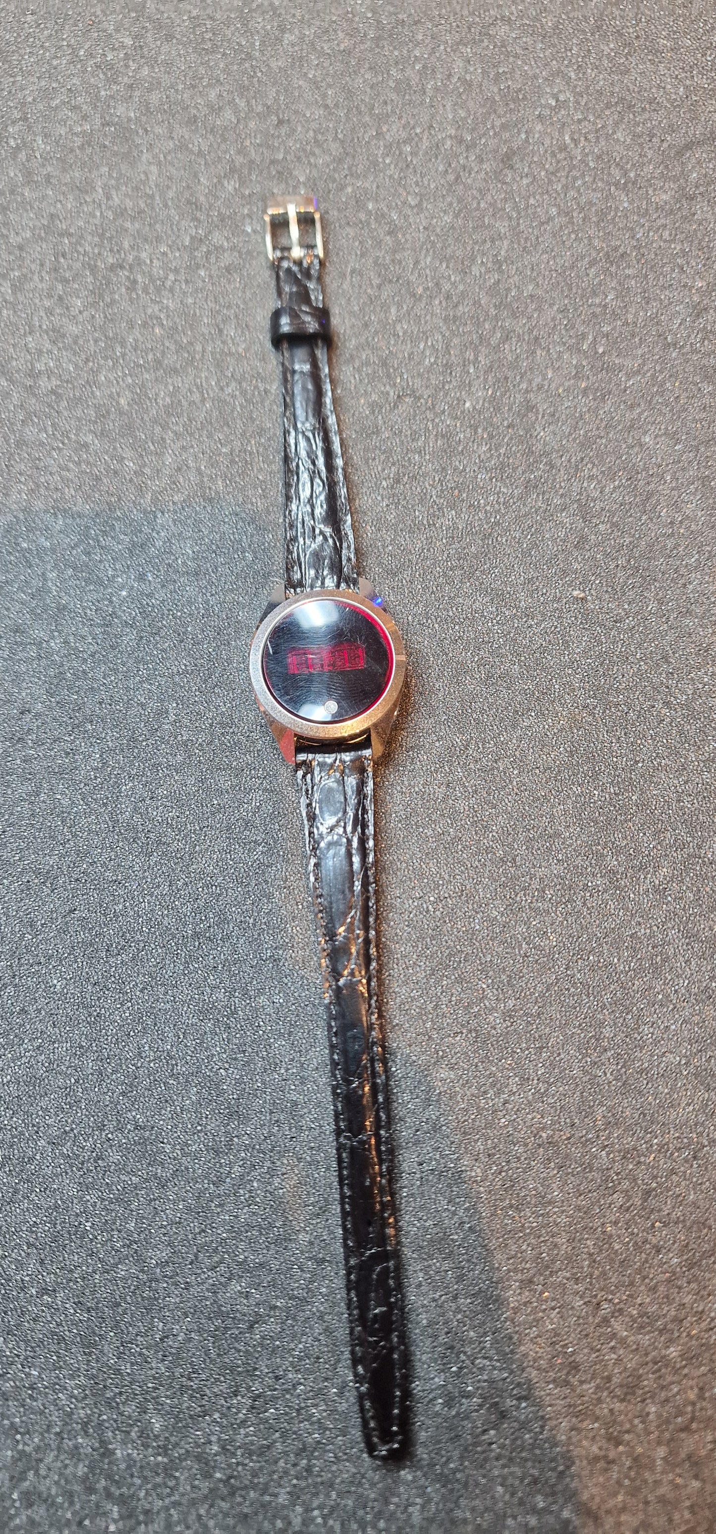 🔴 Vintage LED Women’s Watch – Red Display, 1960s/1970s, 25mm, Old Stock
