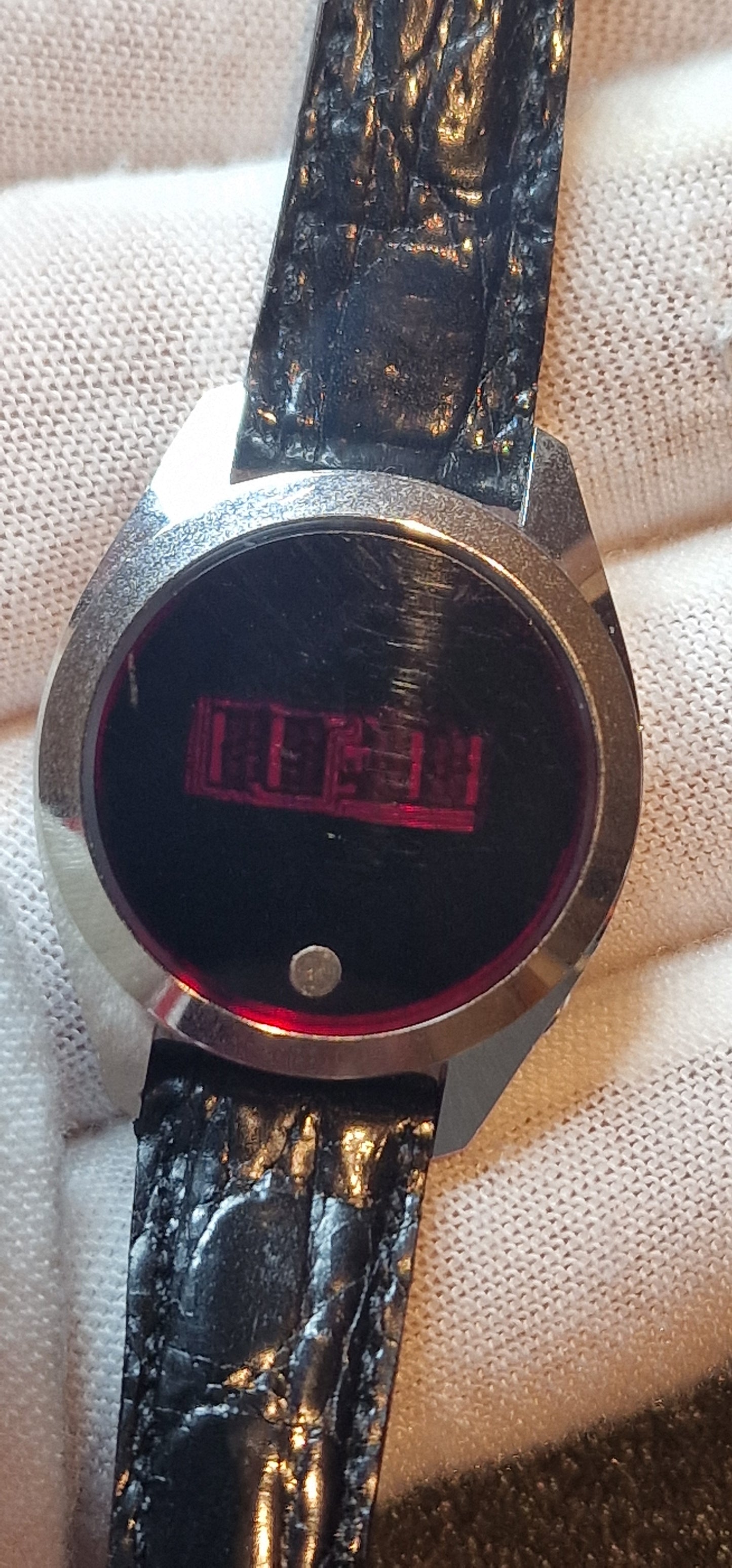 🔴 Vintage LED Women’s Watch – Red Display, 1960s/1970s, 25mm, Old Stock