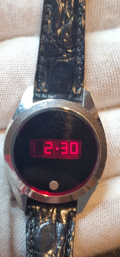 🔴 Vintage LED Women’s Watch – Red Display, 1960s/1970s, 25mm, Old Stock