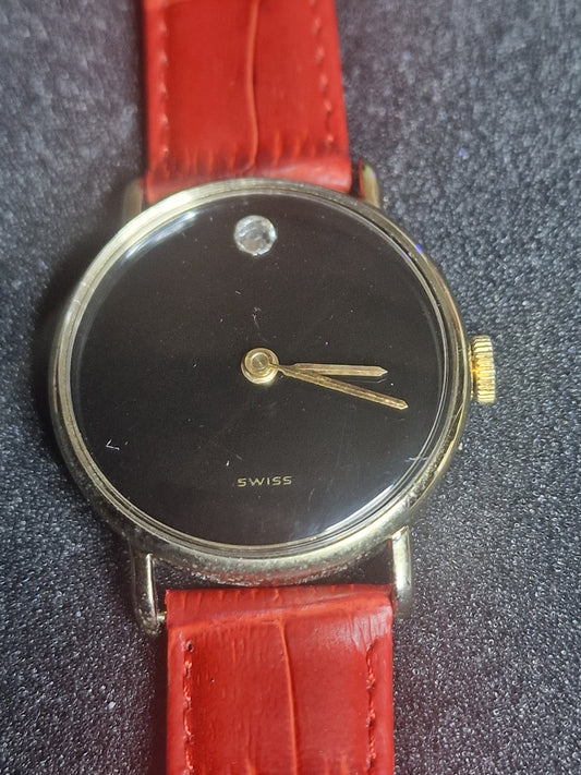 🕰️ Rare Vintage Hand-Wound Watch from the 70s – Minimalist Design with Red Strap