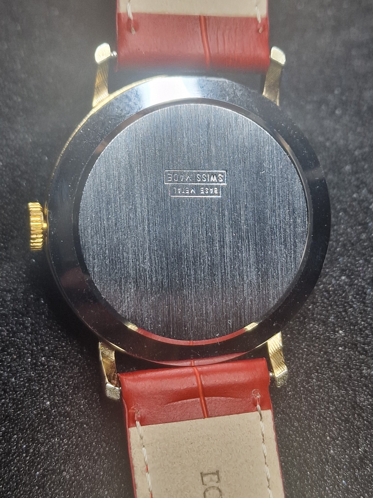 🕰️ Rare Vintage Hand-Wound Watch from the 70s – Minimalist Design with Red Strap