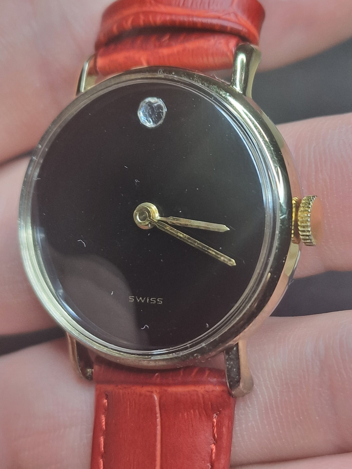 🕰️ Rare Vintage Hand-Wound Watch from the 70s – Minimalist Design with Red Strap
