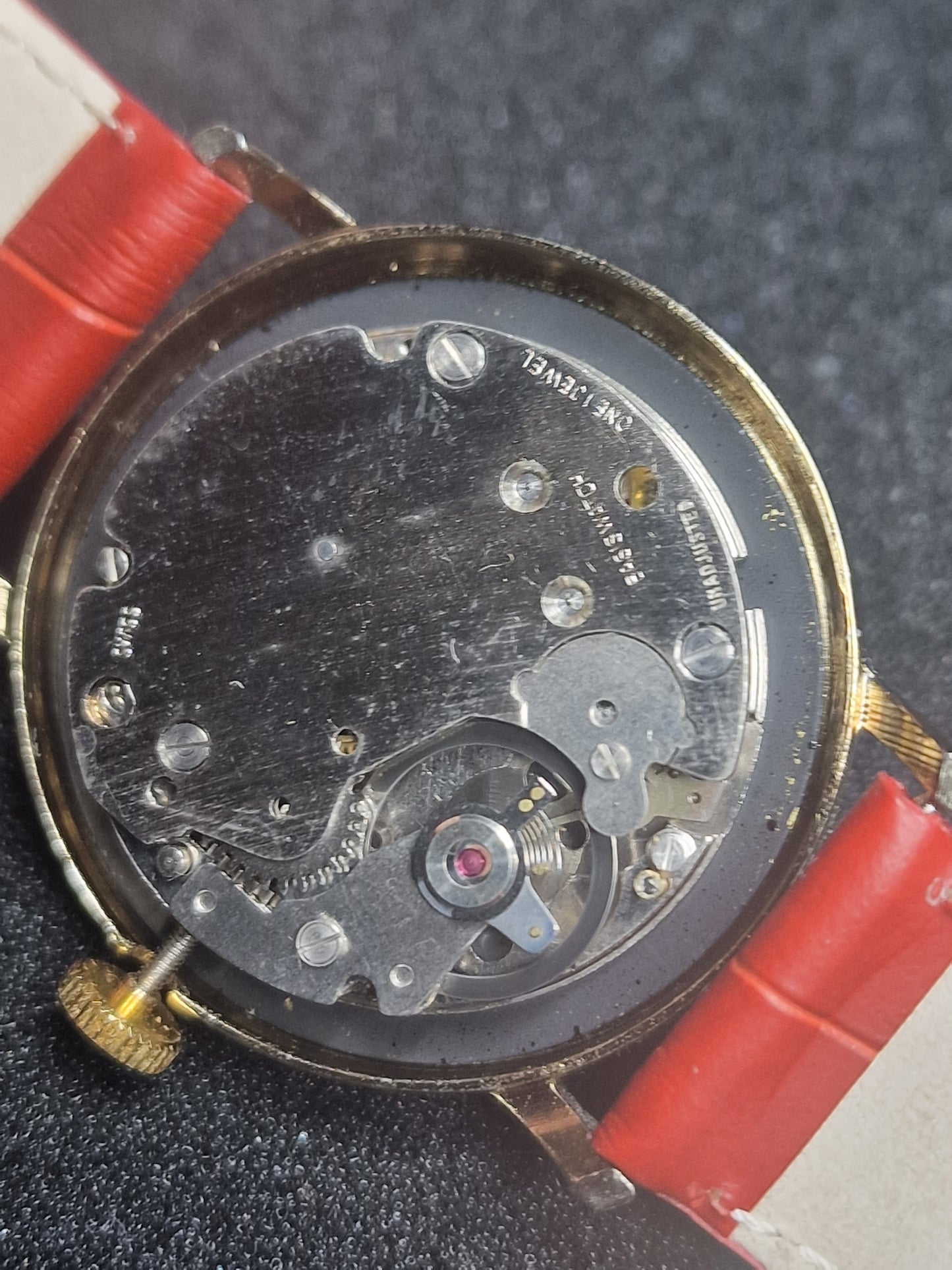 🕰️ Rare Vintage Hand-Wound Watch from the 70s – Minimalist Design with Red Strap