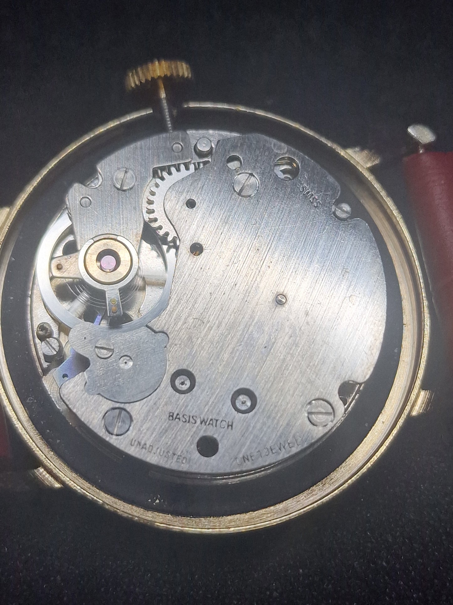 🕰️ Rare Vintage Hand-Wound Watch from the 70s – Minimalist Design with Red Strap