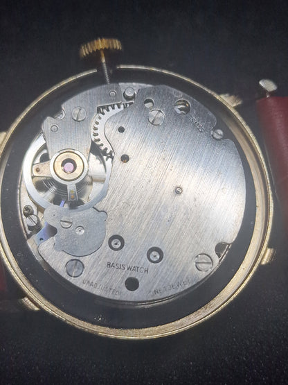 🕰️ Rare Vintage Hand-Wound Watch from the 70s – Minimalist Design with Red Strap