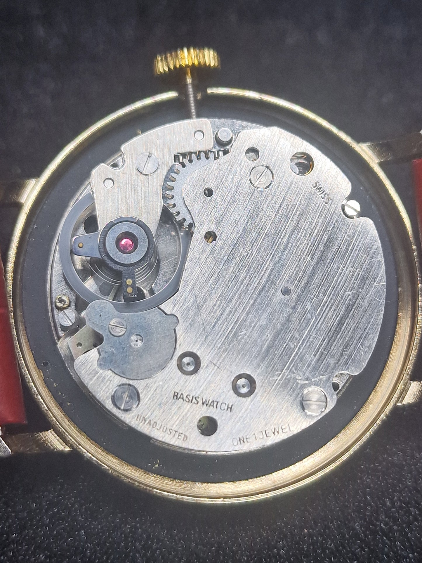 🕰️ Rare Vintage Hand-Wound Watch from the 70s – Minimalist Design with Red Strap