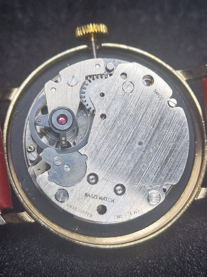 🕰️ Rare Vintage Hand-Wound Watch from the 70s – Minimalist Design with Red Strap