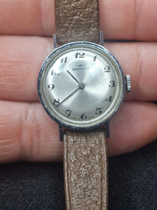 🌟 Elegant Vintage Mondia Ladies Watch – Swiss Made – 24 mm 🕰️