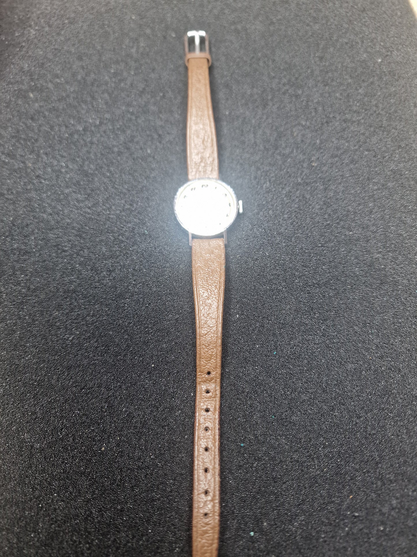 🌟 Elegant Vintage Mondia Ladies Watch – Swiss Made – 24 mm 🕰️