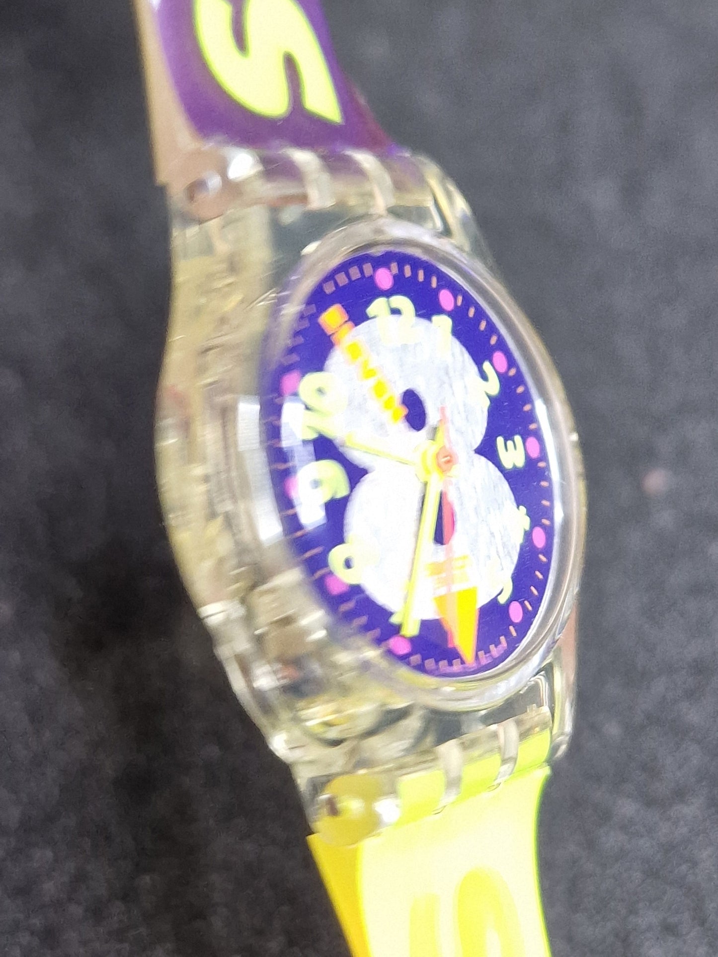 Swatch Lady LK138 "Snow Collage" (1992) – Vintage Pop Design 🎨